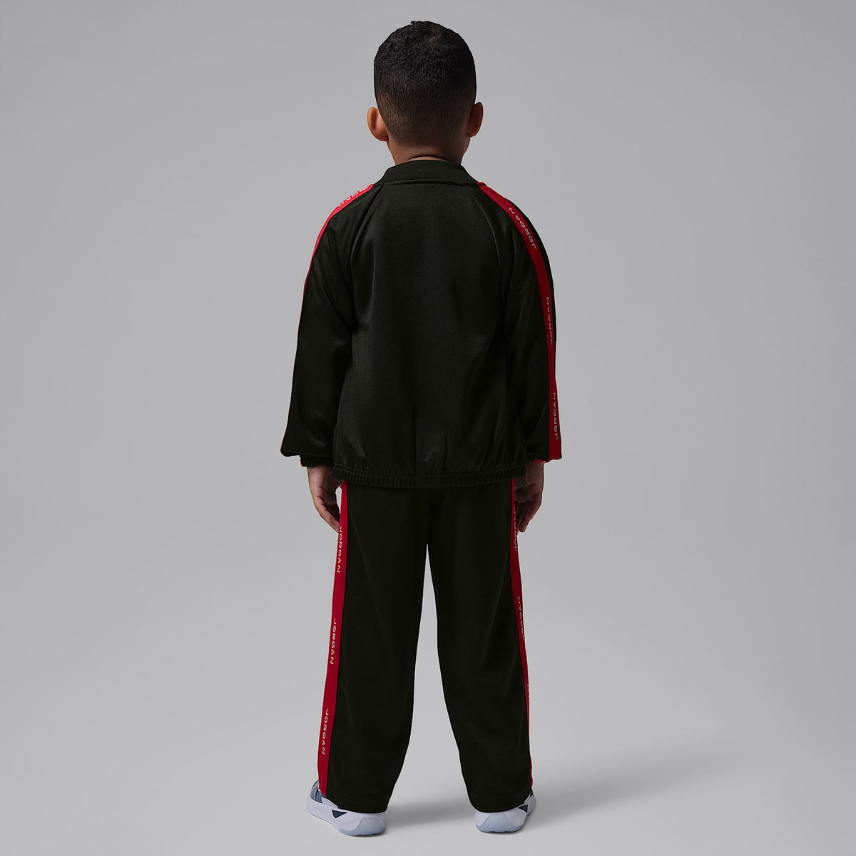 Conjunto deportivo de 2 piezas Dri-FIT para niños talla pequeña Jordan Brooklyn Essentials – Negro – vista 2