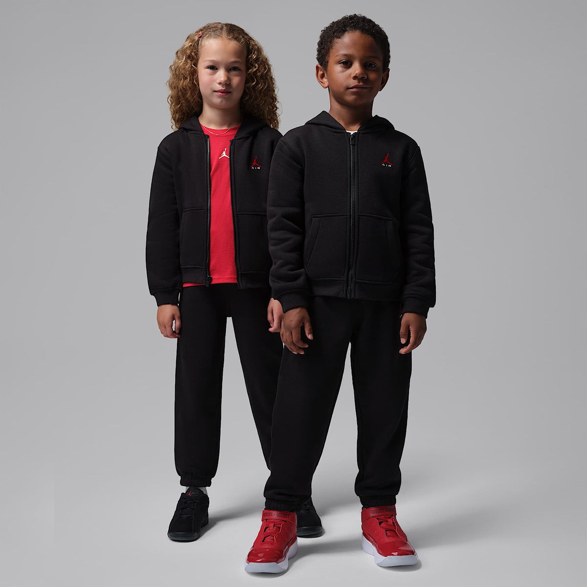 Conjunto de 2 piezas con sudadera con gorro de cierre completo para niños talla pequeña Jordan Brooklyn Fleece – Negro – vista 1