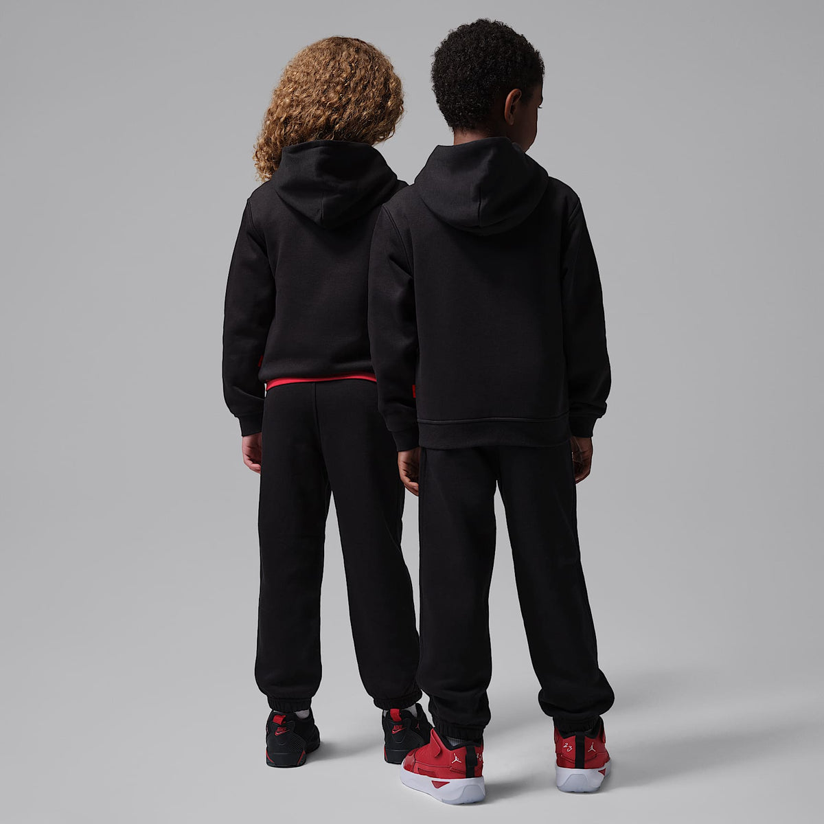 Conjunto de 2 piezas de sudadera con gorro sin cierre para niños talla pequeña Jordan Brooklyn Fleece – Negro – vista 2