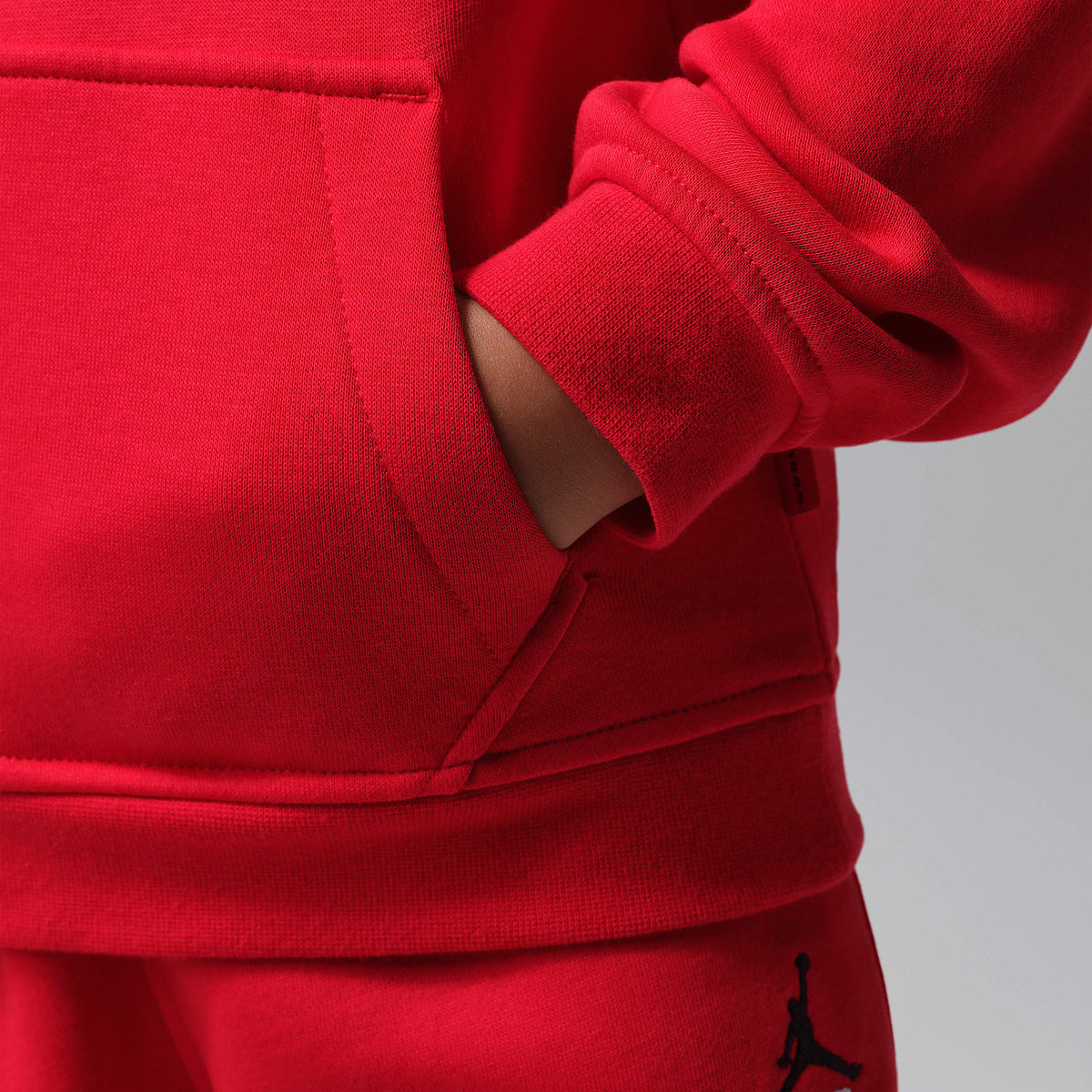 Conjunto de 2 piezas de sudadera con gorro sin cierre para niños talla pequeña Jordan Brooklyn Fleece – Rojo universitario – vista 6