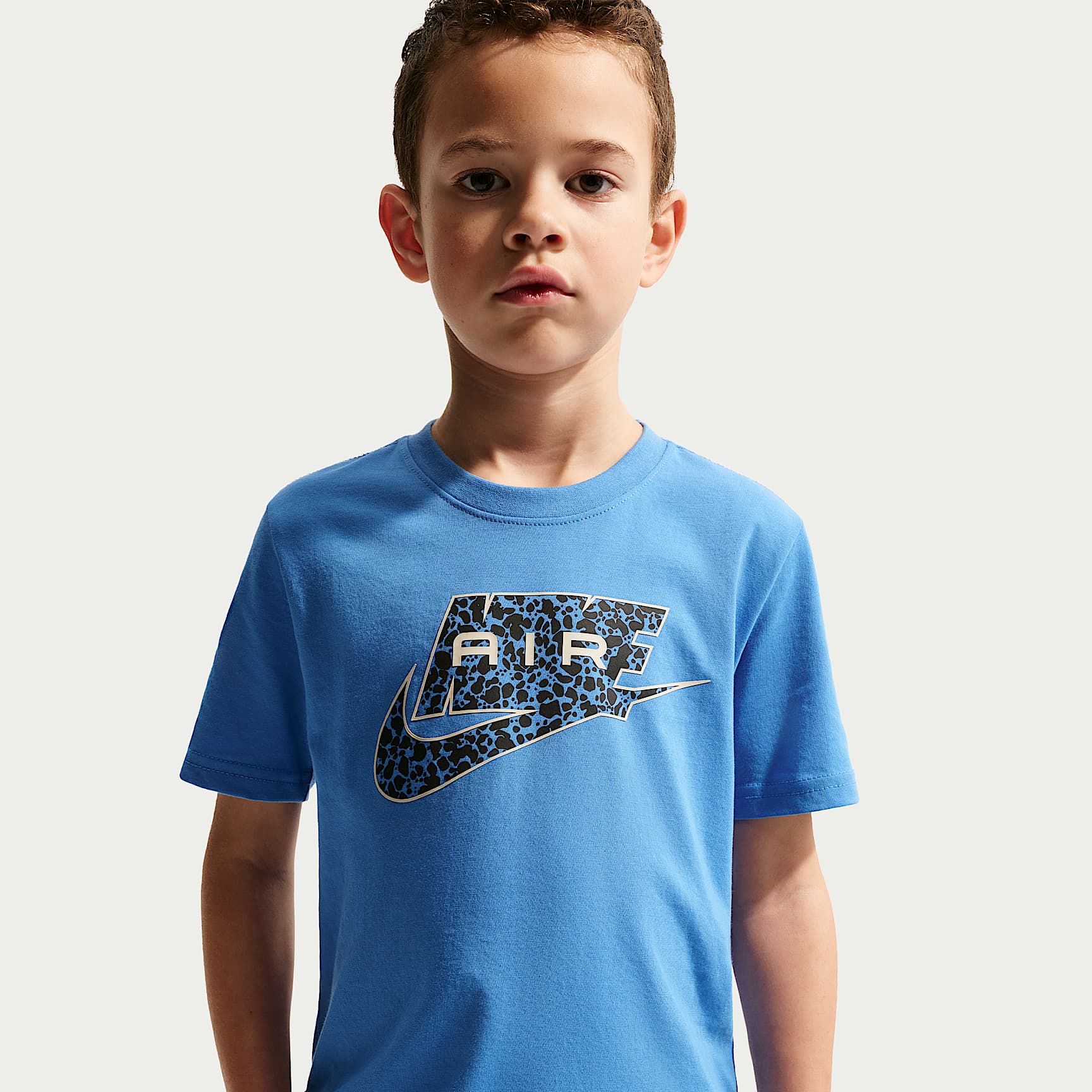 Conjunto de dos piezas con shorts cargo con estampado Air Dri-FIT para niños talla pequeña Nike – Azul cristal – vista 2