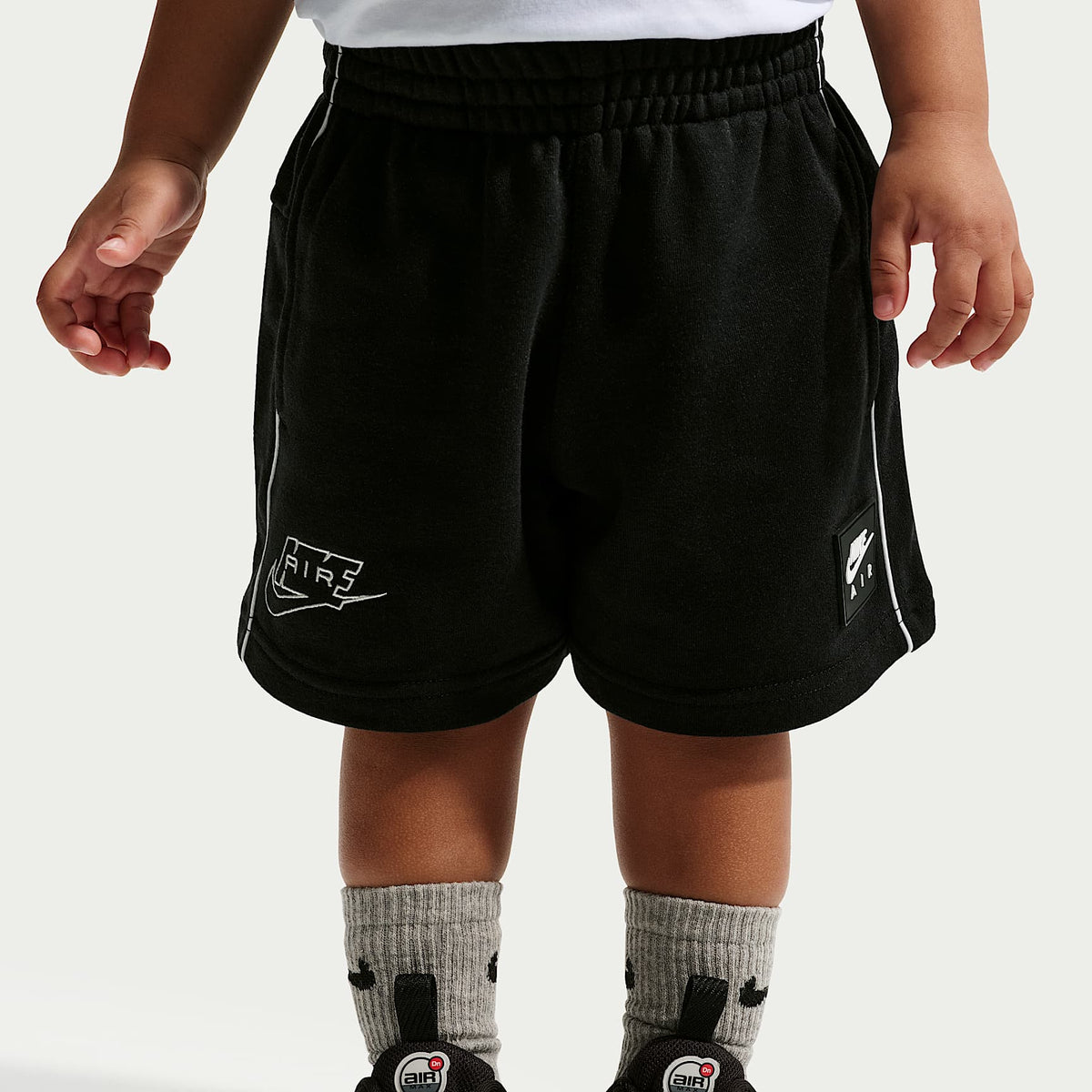 Conjunto de shorts de 2 piezas de French Terry para niños talla pequeña Nike Air – Negro – vista 4