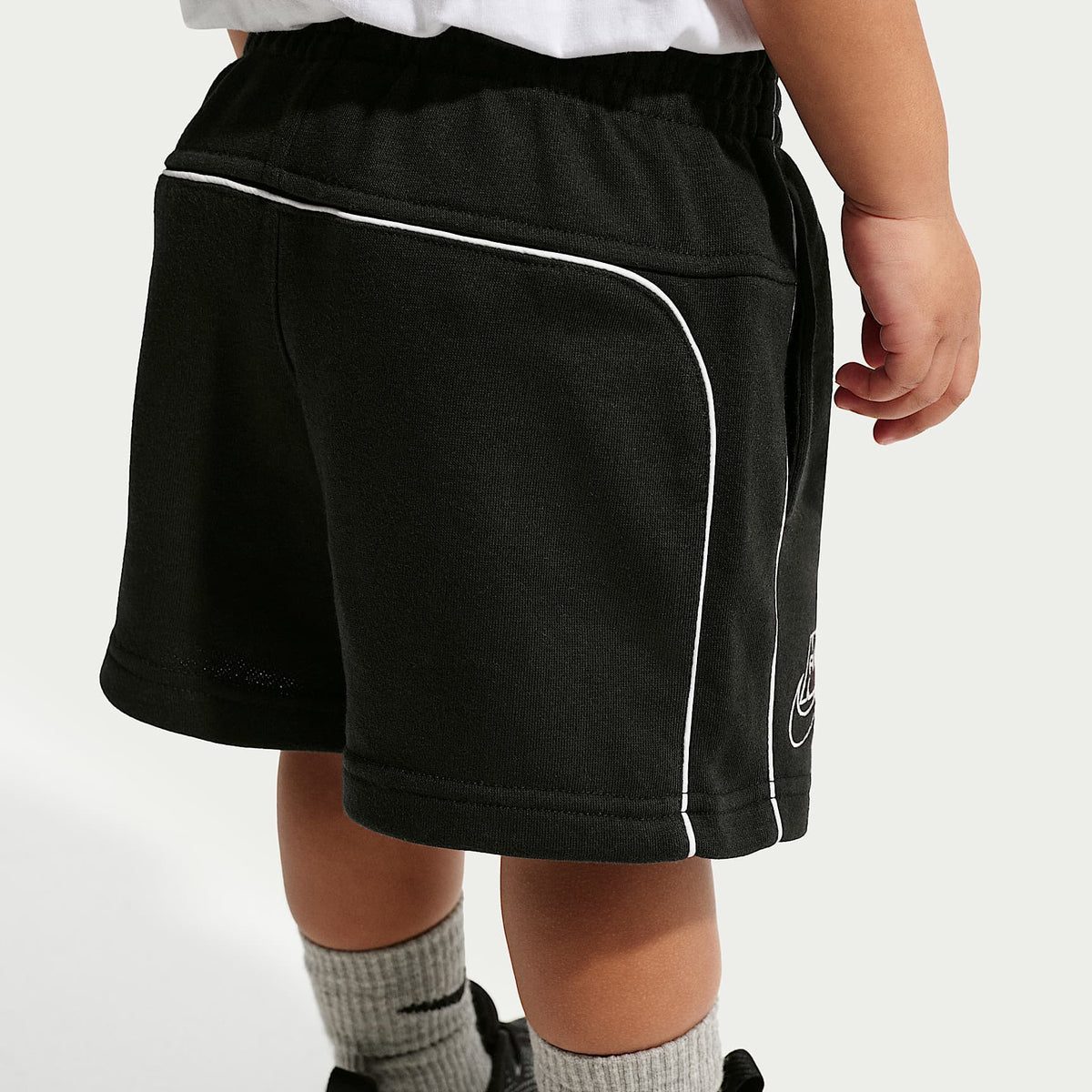 Conjunto de shorts de 2 piezas de French Terry para niños talla pequeña Nike Air – Negro – vista 5
