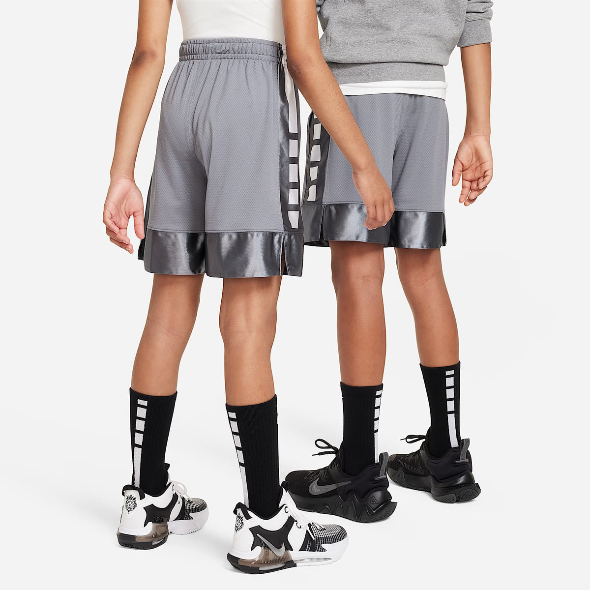 Shorts de básquetbol para niños talla grande Nike Dri-FIT Elite 23 – Gris humo/Blanco – vista 2