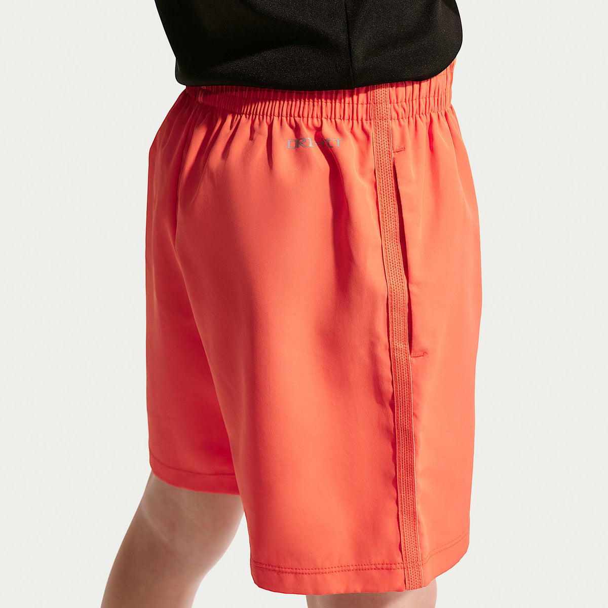 Shorts de tejido Woven Dri-FIT para niños talla pequeña Nike Icon – Naranja césped – vista 3
