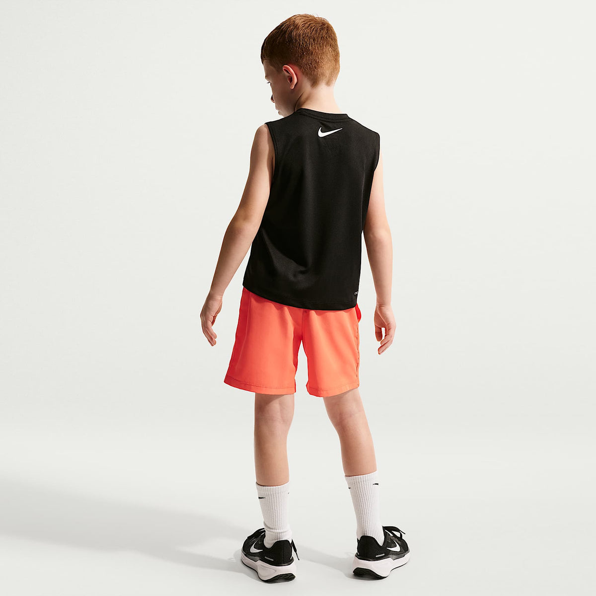 Shorts de tejido Woven Dri-FIT para niños talla pequeña Nike Icon – Naranja césped – vista 5