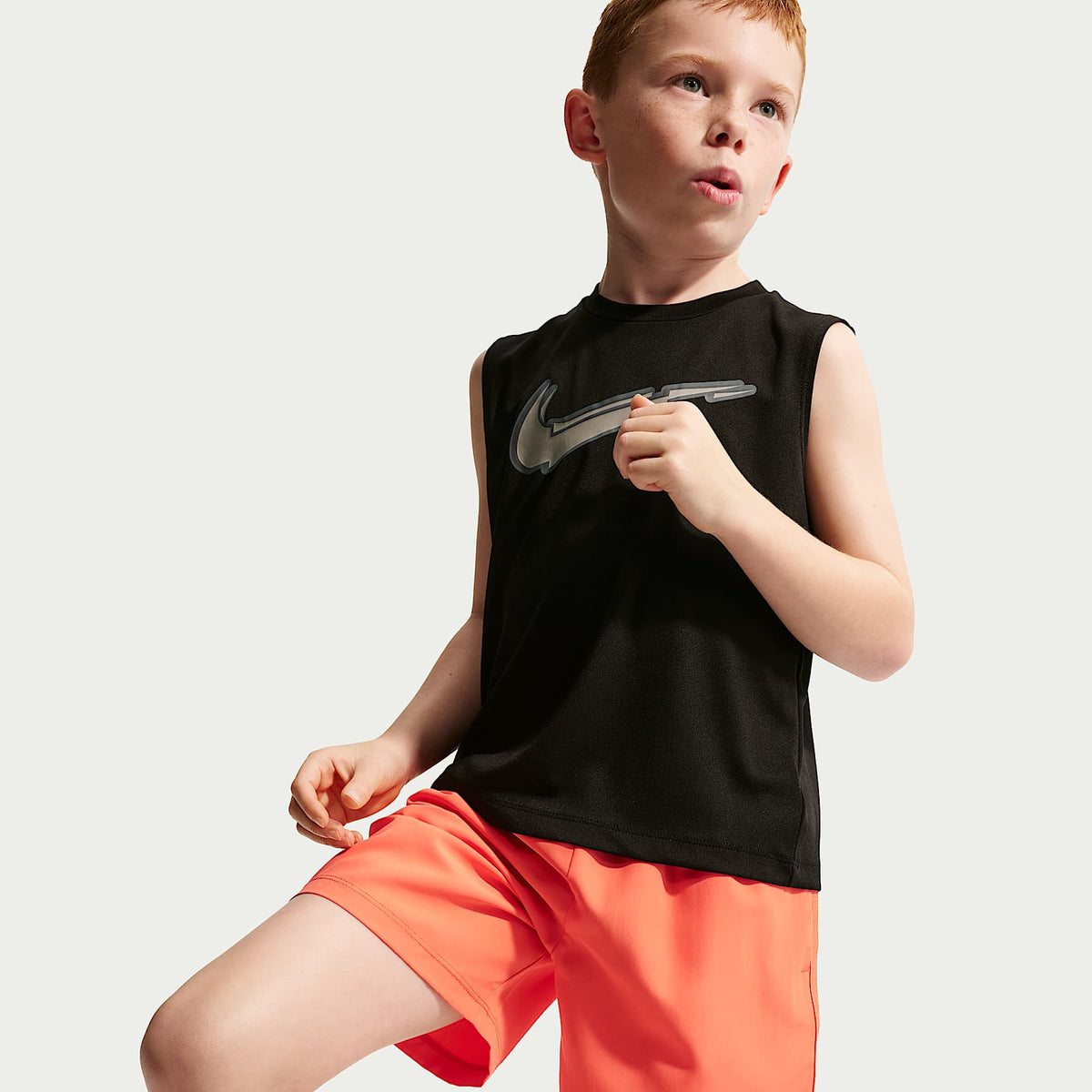 Shorts de tejido Woven Dri-FIT para niños talla pequeña Nike Icon – Naranja césped – vista 4