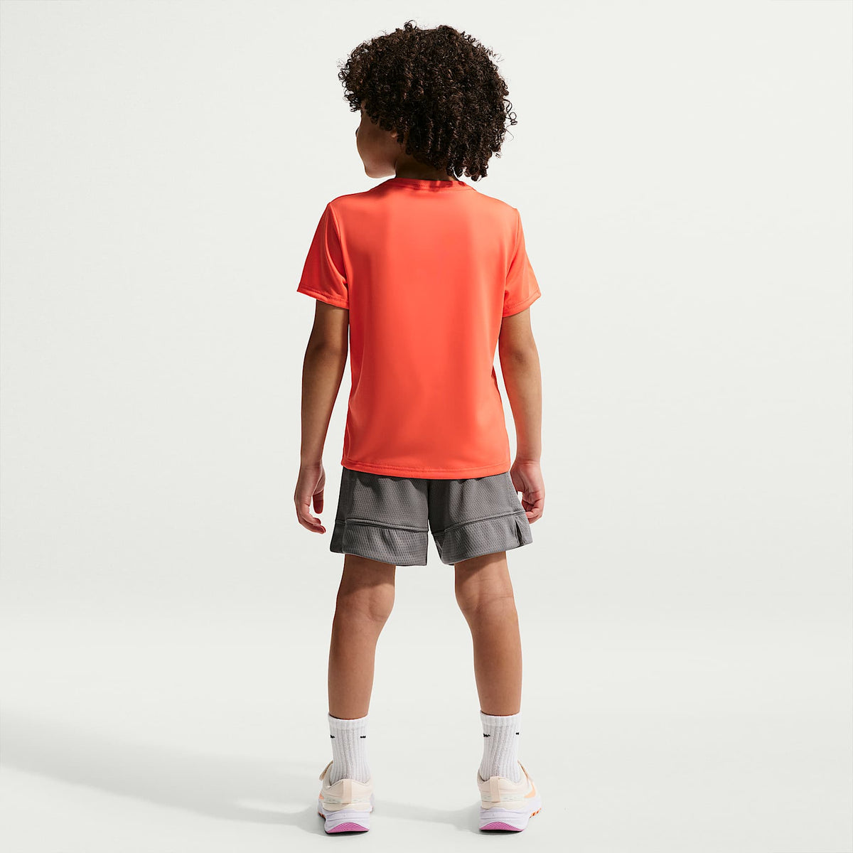 Playera Legend Dri-FIT infantil Nike – Naranja césped – vista 5