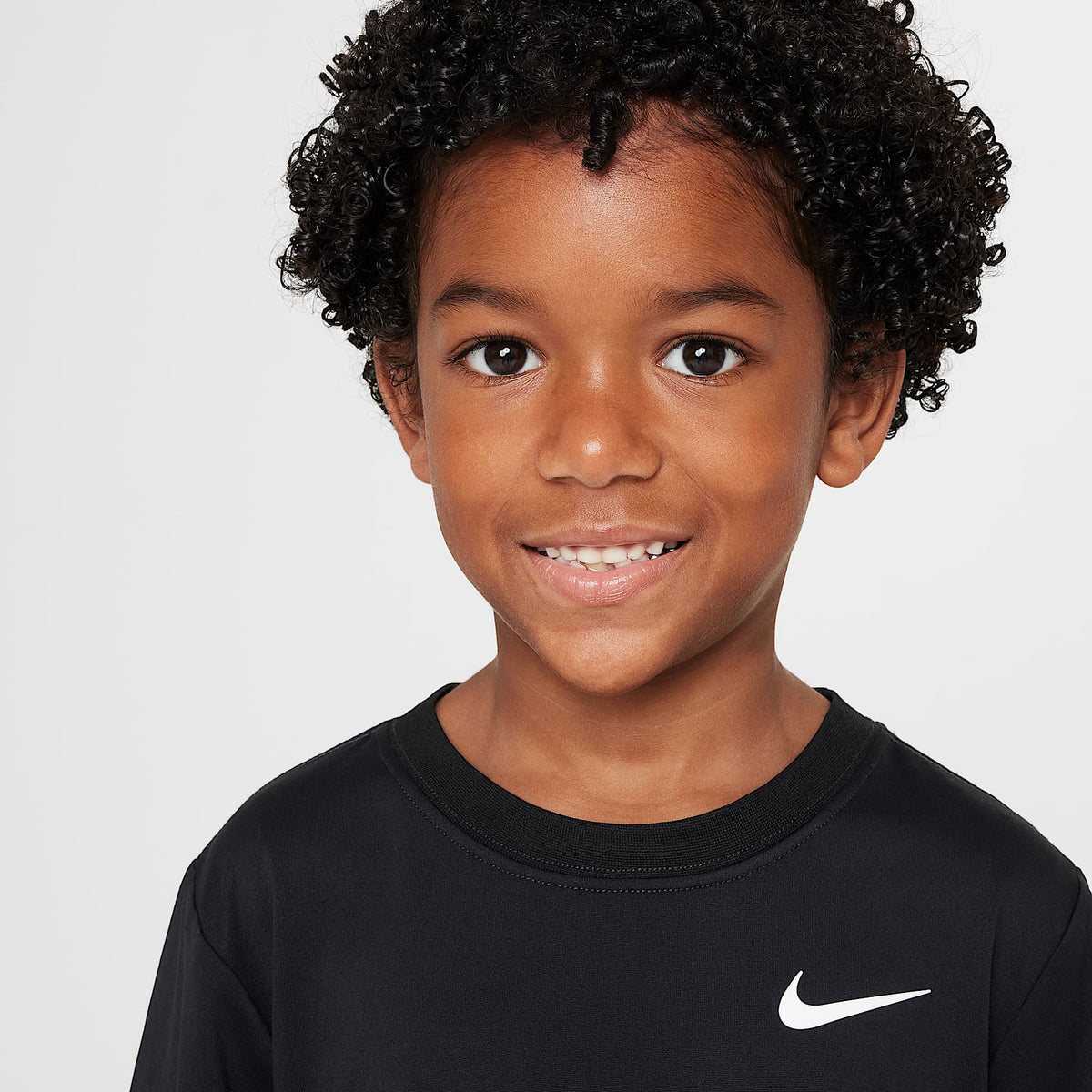 Playera Legend Dri-FIT para niños talla pequeña Nike – Negro – vista 3