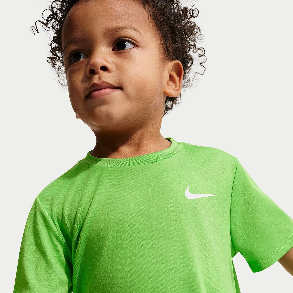 Playera Legend Dri-FIT infantil Nike – Verde – vista 3