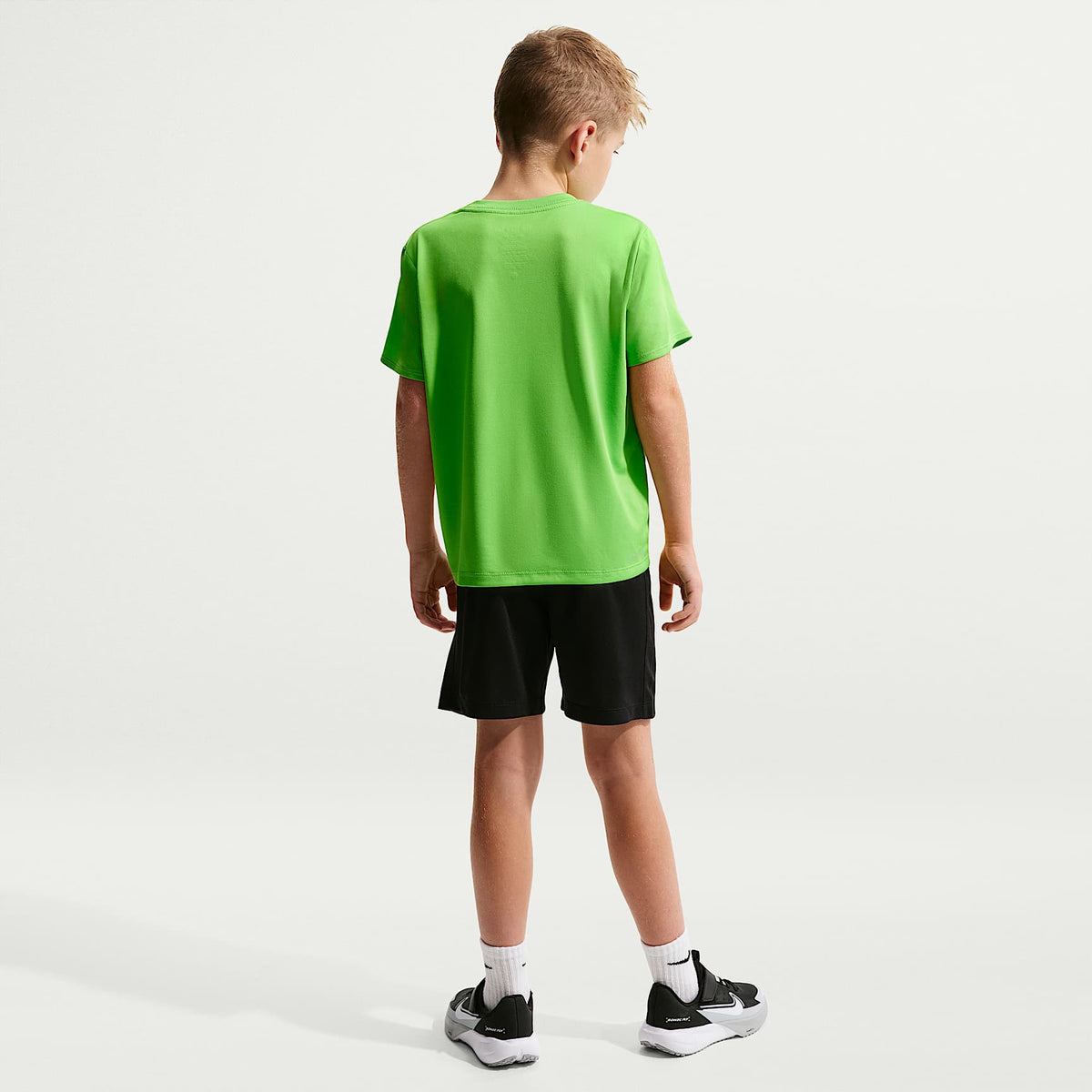 Playera Legend Dri-FIT para niños talla pequeña Nike – Verde – vista 5