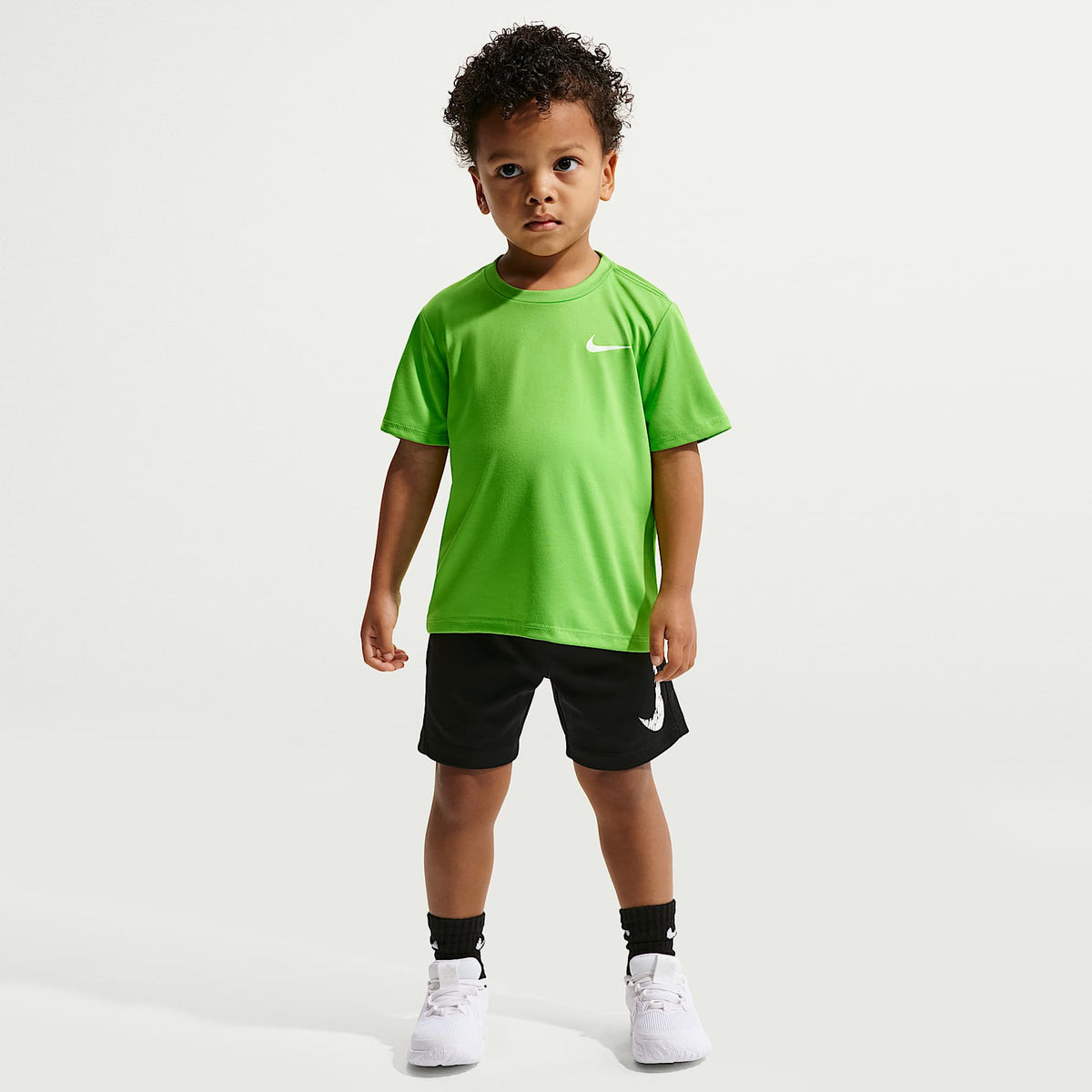 Playera Legend Dri-FIT infantil Nike – Verde – vista 4
