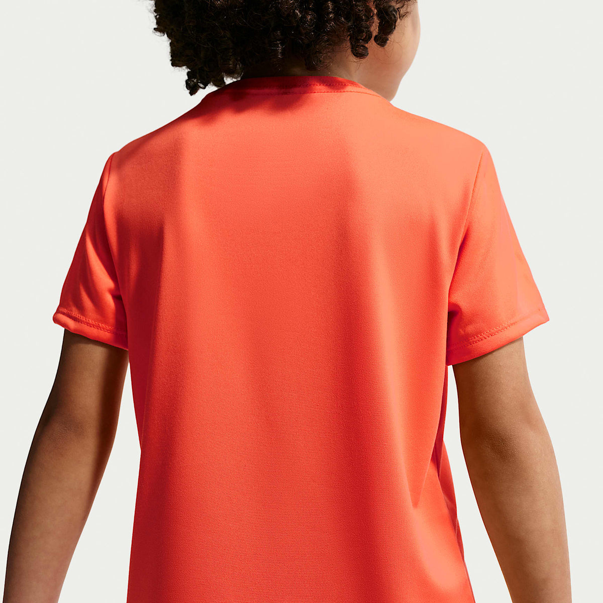 Playera Legend Dri-FIT infantil Nike – Naranja césped – vista 2
