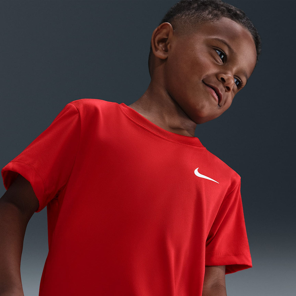 Playera Legend Dri-FIT para niños talla pequeña Nike – Rojo universitario – vista 3