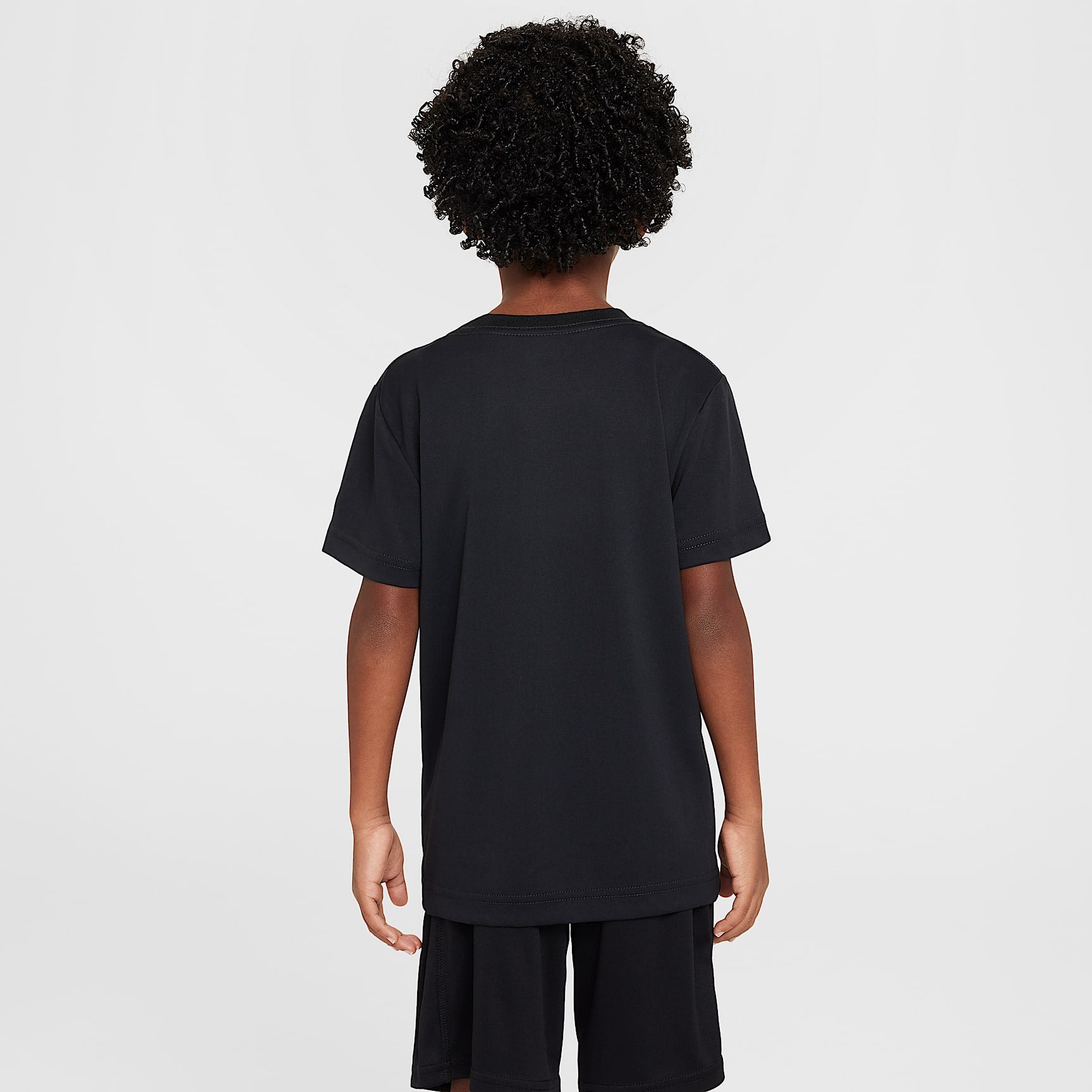 Playera Legend Dri-FIT para niños talla pequeña Nike – Negro – vista 2