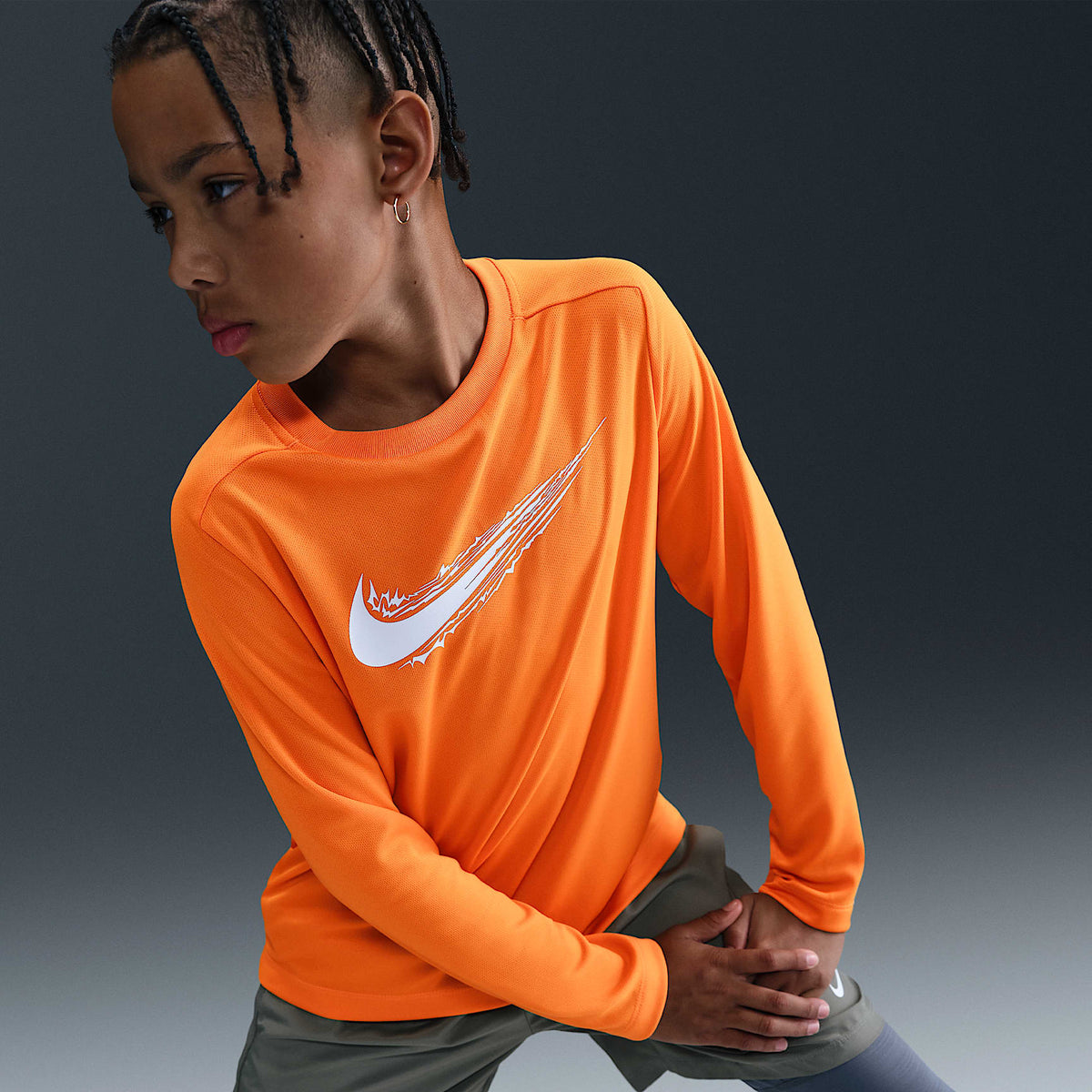 Playera de manga larga Dri-FIT para niño talla grande Nike Multi – Cerámica brillante/Blanco – vista 3