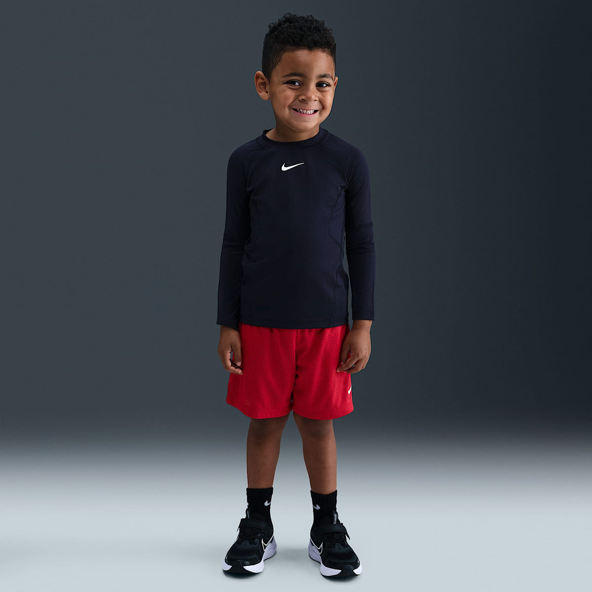 Shorts de multimalla Dri-FIT infantiles Nike – Rojo universitario – vista 1