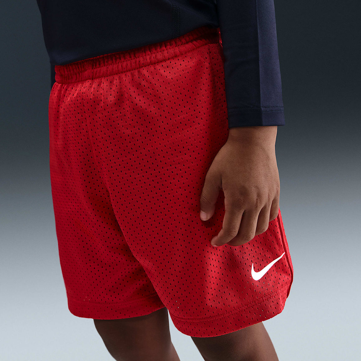 Shorts de multimalla Dri-FIT infantiles Nike – Rojo universitario – vista 2