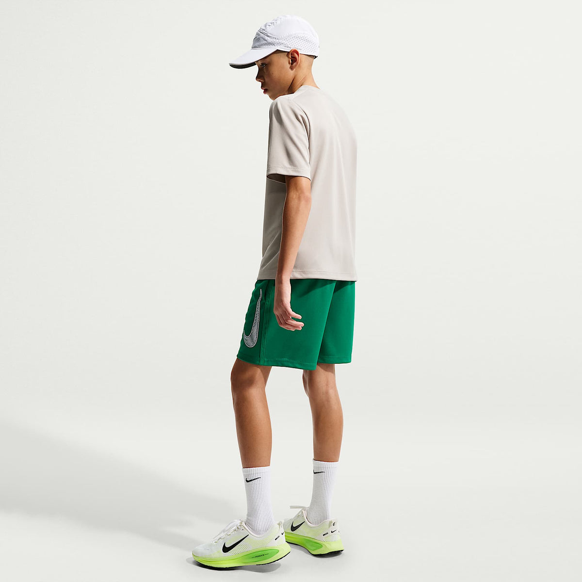 Shorts de entrenamiento Dri-FIT para niño talla grande Nike Multi – Malaquita/Blanco – vista 5