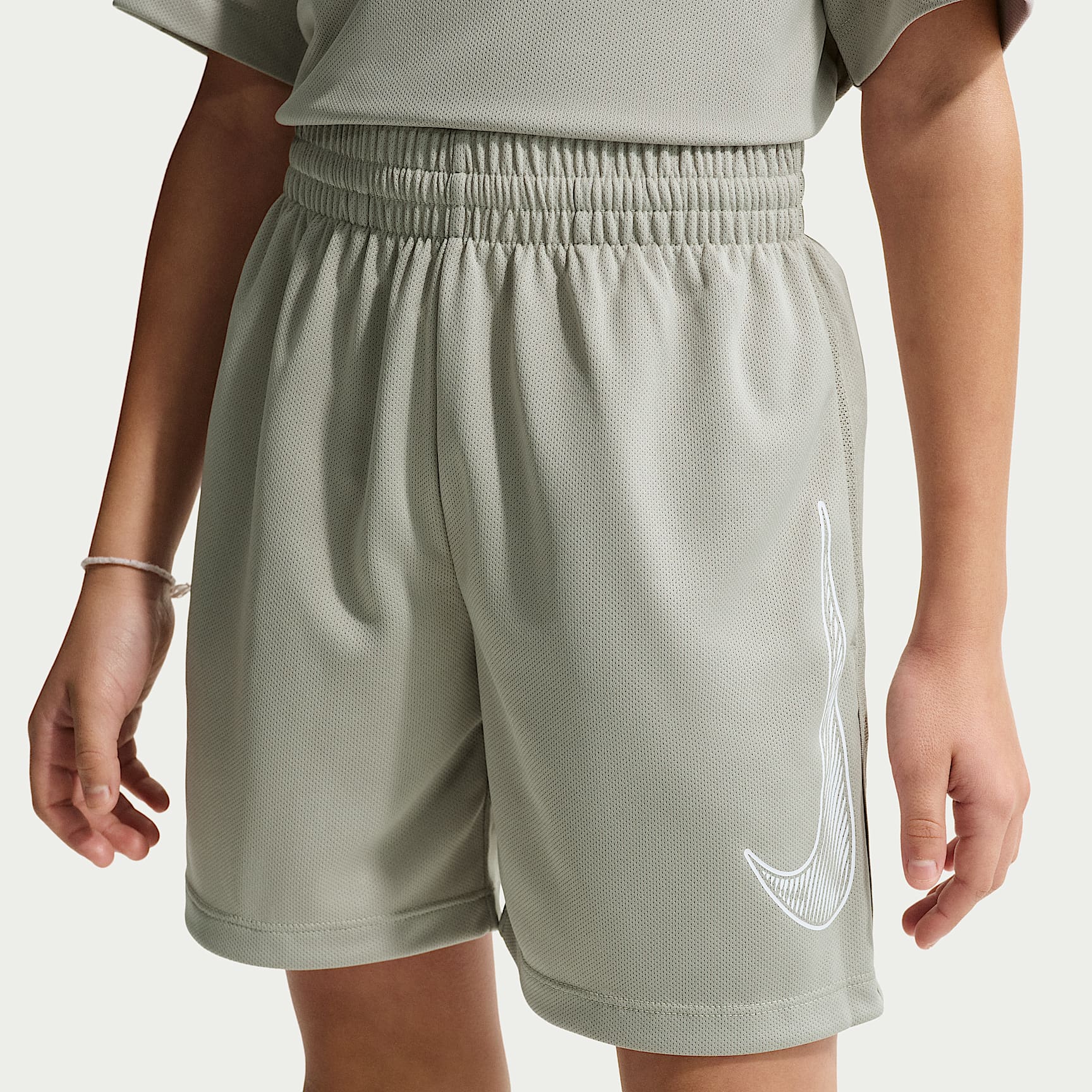 Shorts de entrenamiento Dri-FIT para niño talla grande Nike Multi – Niebla pícea/Blanco – vista 2
