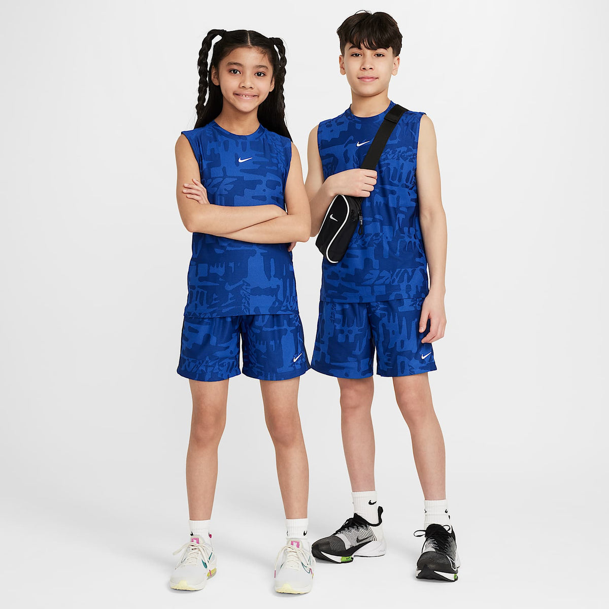 Shorts Dri-FIT para niño talla grande Nike Multi – Royal juego/Azul marino medianoche/Blanco – vista 8