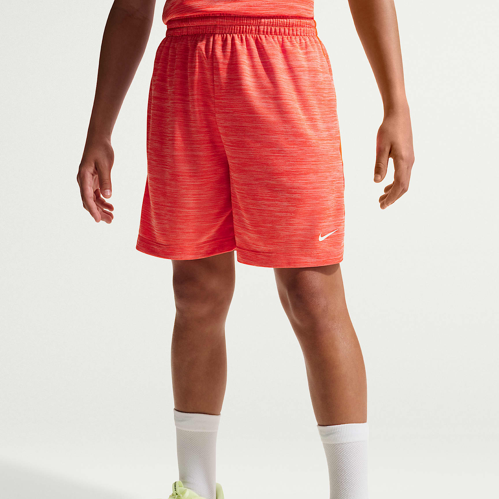 Shorts Dri-FIT para niños talla grande Nike Multi – Naranja césped/Naranja ártico/Jaspeado/Blanco – vista 2