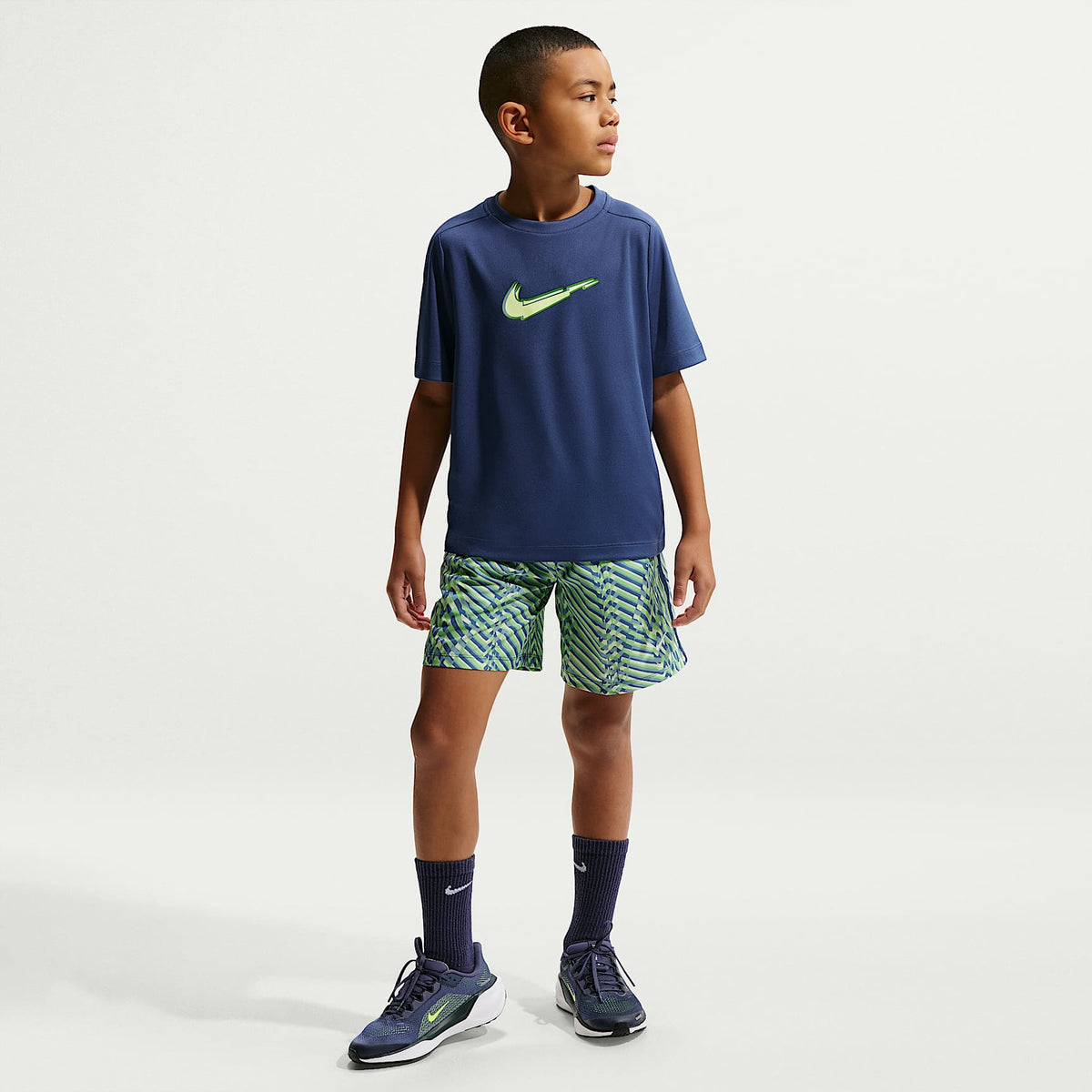 Shorts Dri-FIT para niño talla grande Nike Multi – Lima líquida claro/Azul marino místico/Lima líquida claro/Blanco – vista 1