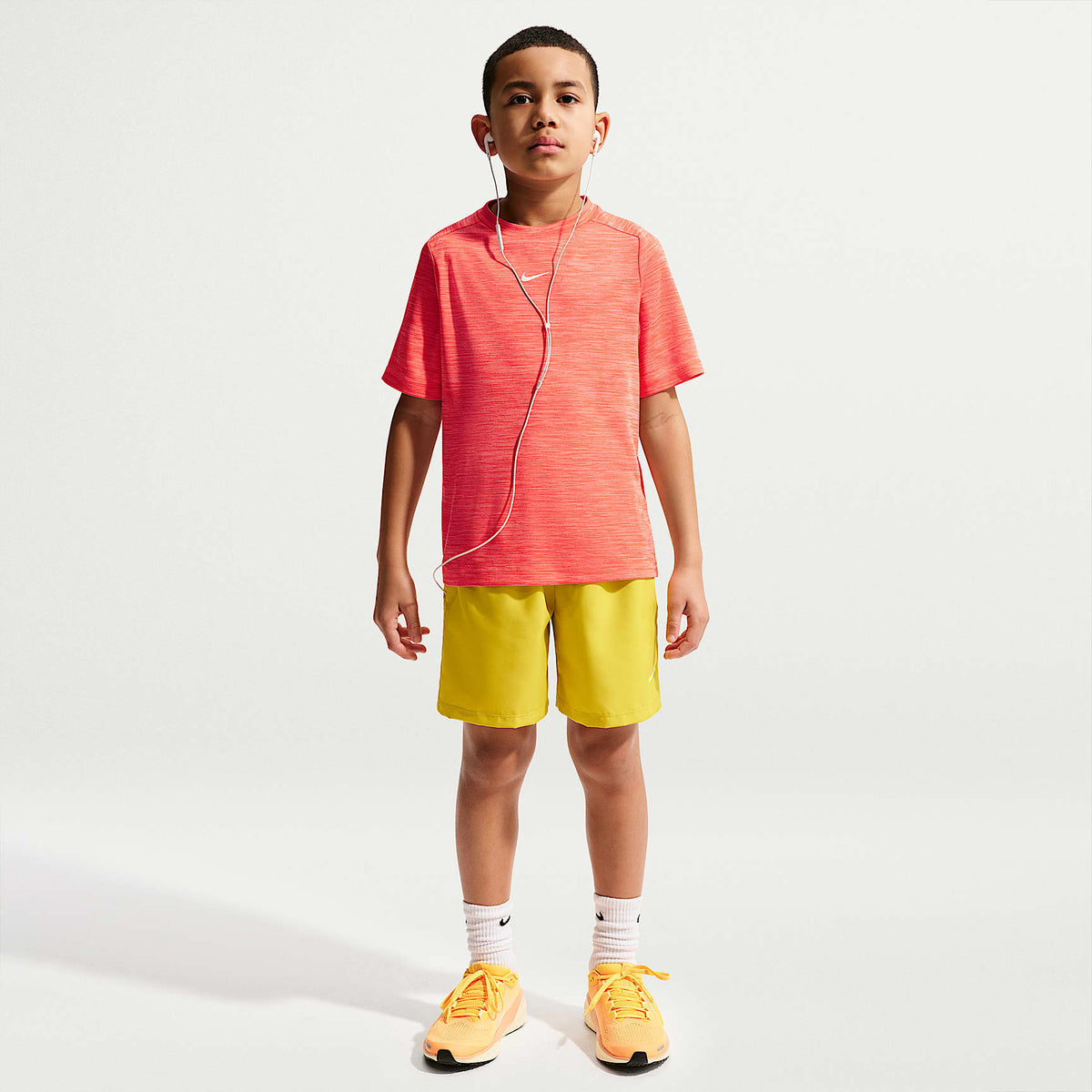 Playera de manga corta Dri-FIT para niños talla grande Nike Multi – Naranja césped/Naranja ártico/Jaspeado/Blanco – vista 4