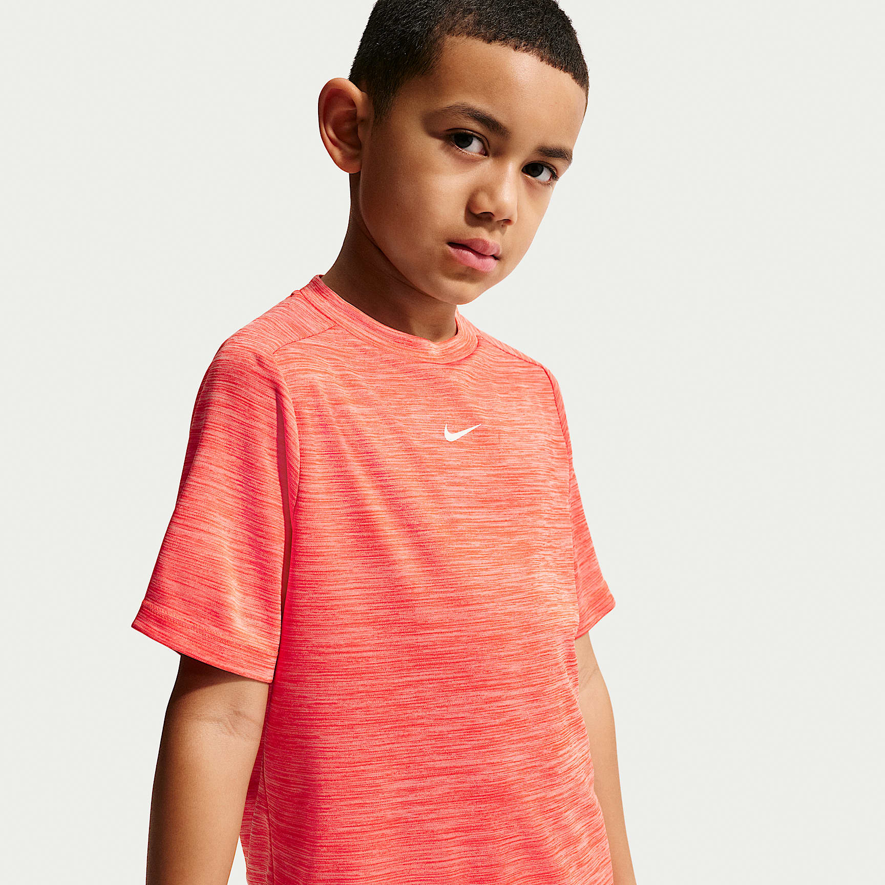Playera de manga corta Dri-FIT para niños talla grande Nike Multi – Naranja césped/Naranja ártico/Jaspeado/Blanco – vista 1