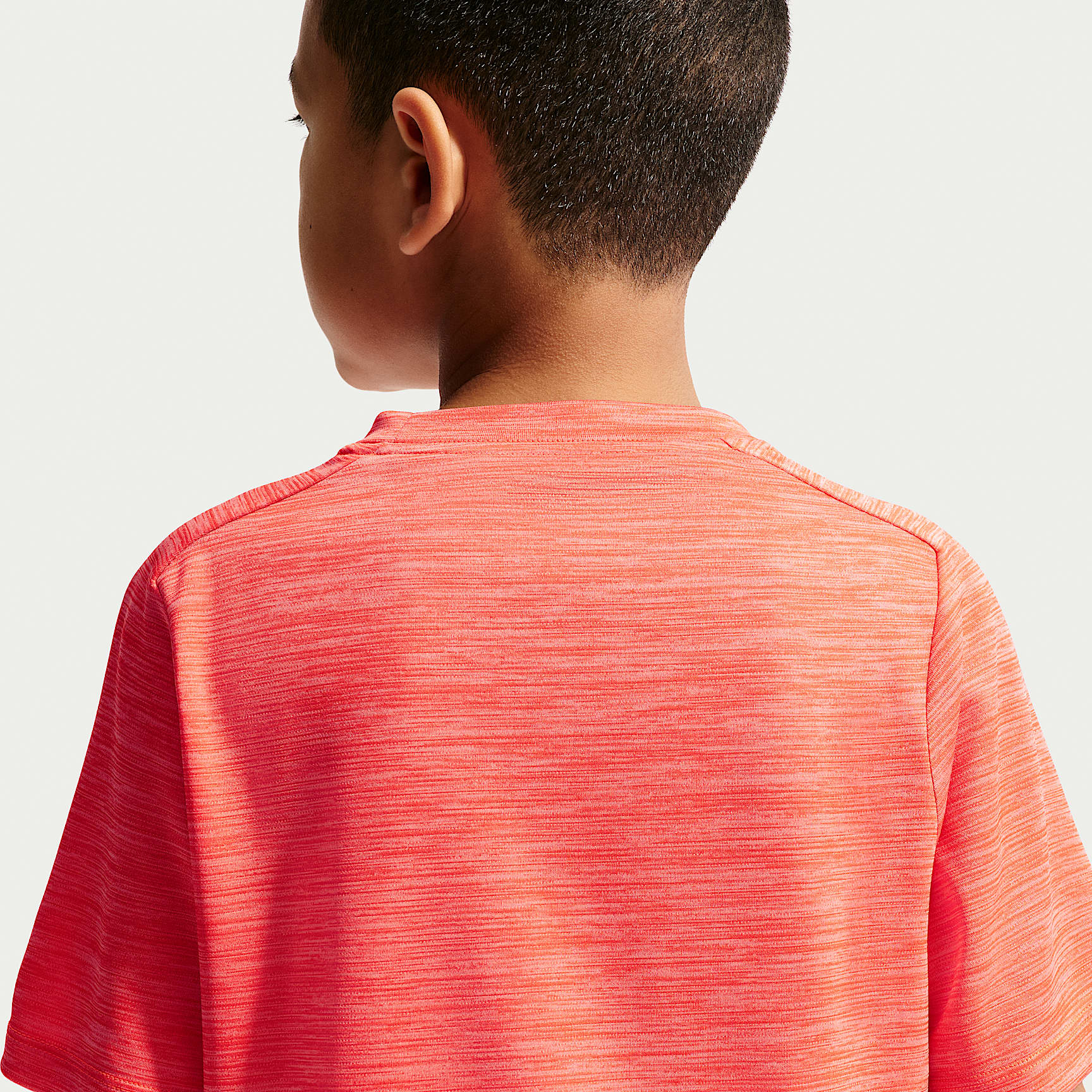 Playera de manga corta Dri-FIT para niños talla grande Nike Multi – Naranja césped/Naranja ártico/Jaspeado/Blanco – vista 2
