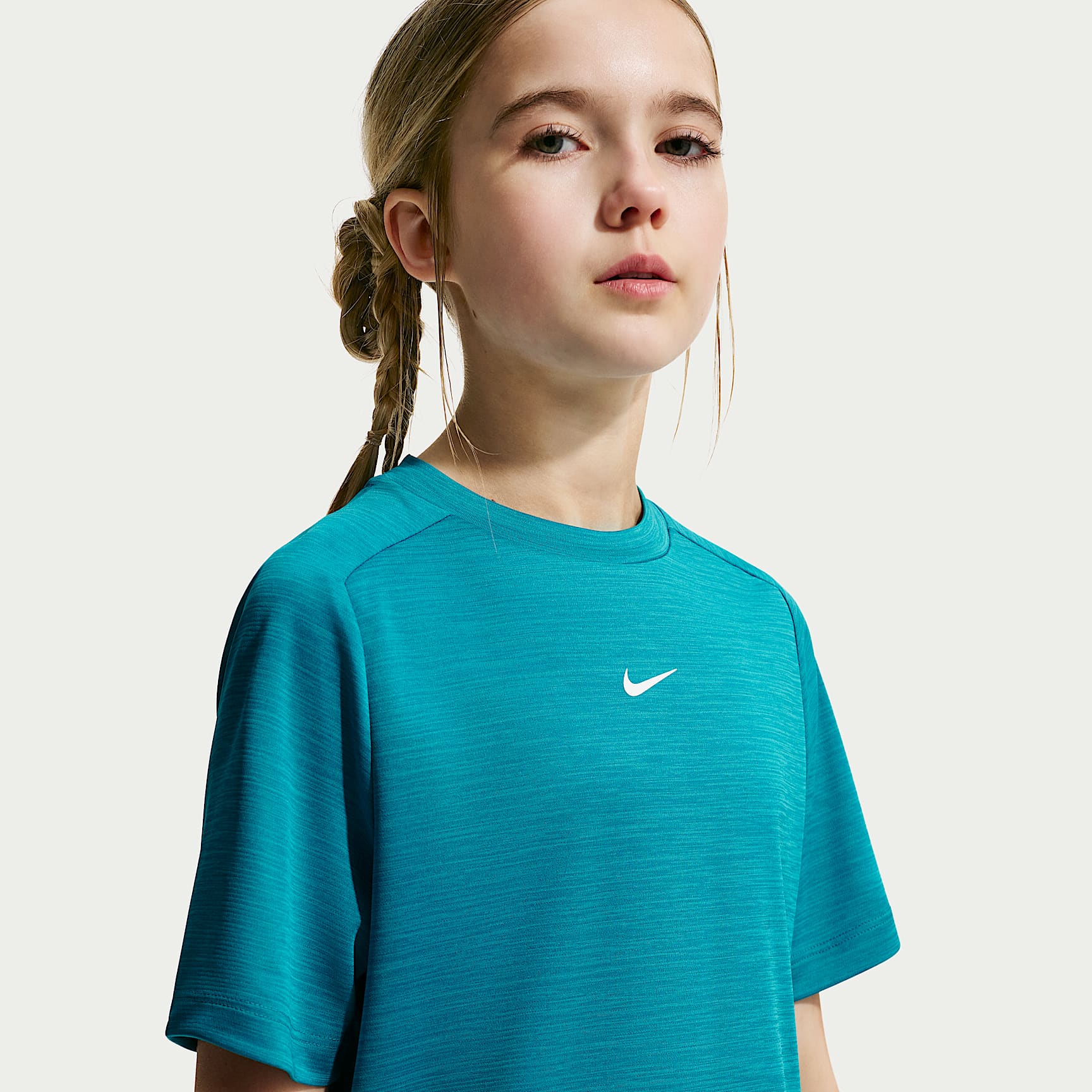 Playera de manga corta Dri-FIT para niños talla grande Nike Multi – Abeto brillante/Energía/Blanco – vista 2