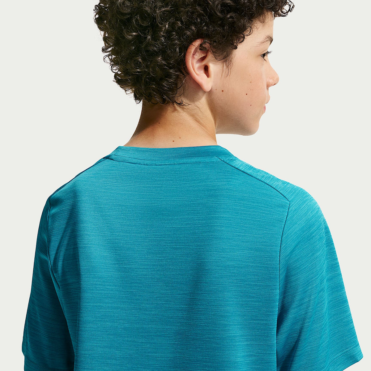 Playera de manga corta Dri-FIT para niños talla grande Nike Multi – Abeto brillante/Energía/Blanco – vista 5