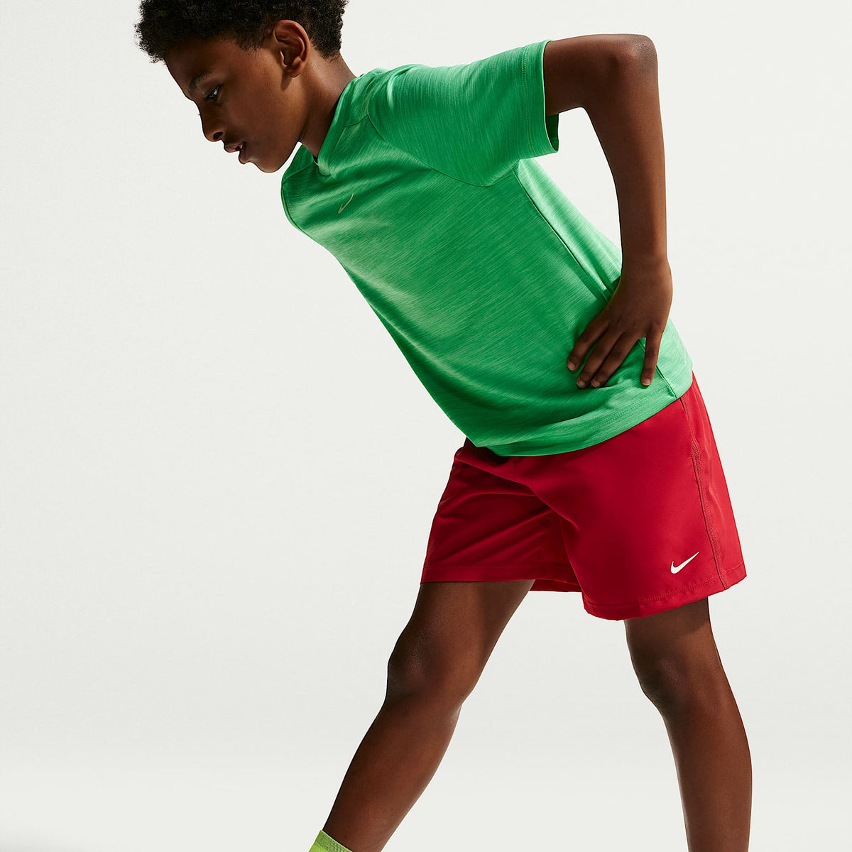 Shorts Dri-FIT de tejido Woven para niño talla grande Nike Multi – Rojo duro/Blanco – vista 4