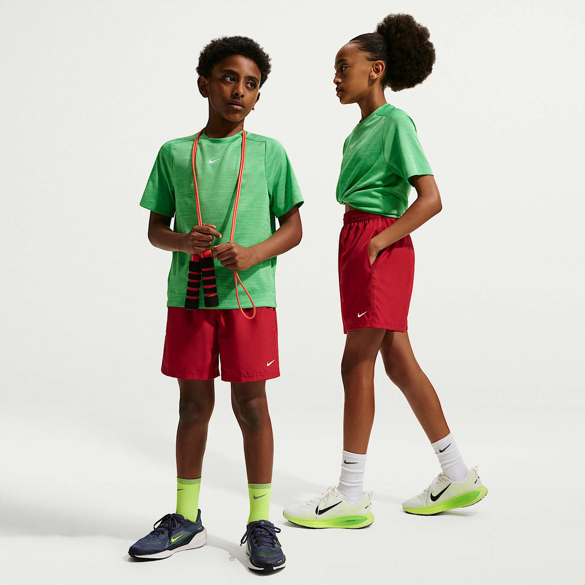 Shorts Dri-FIT de tejido Woven para niño talla grande Nike Multi – Rojo duro/Blanco – vista 1