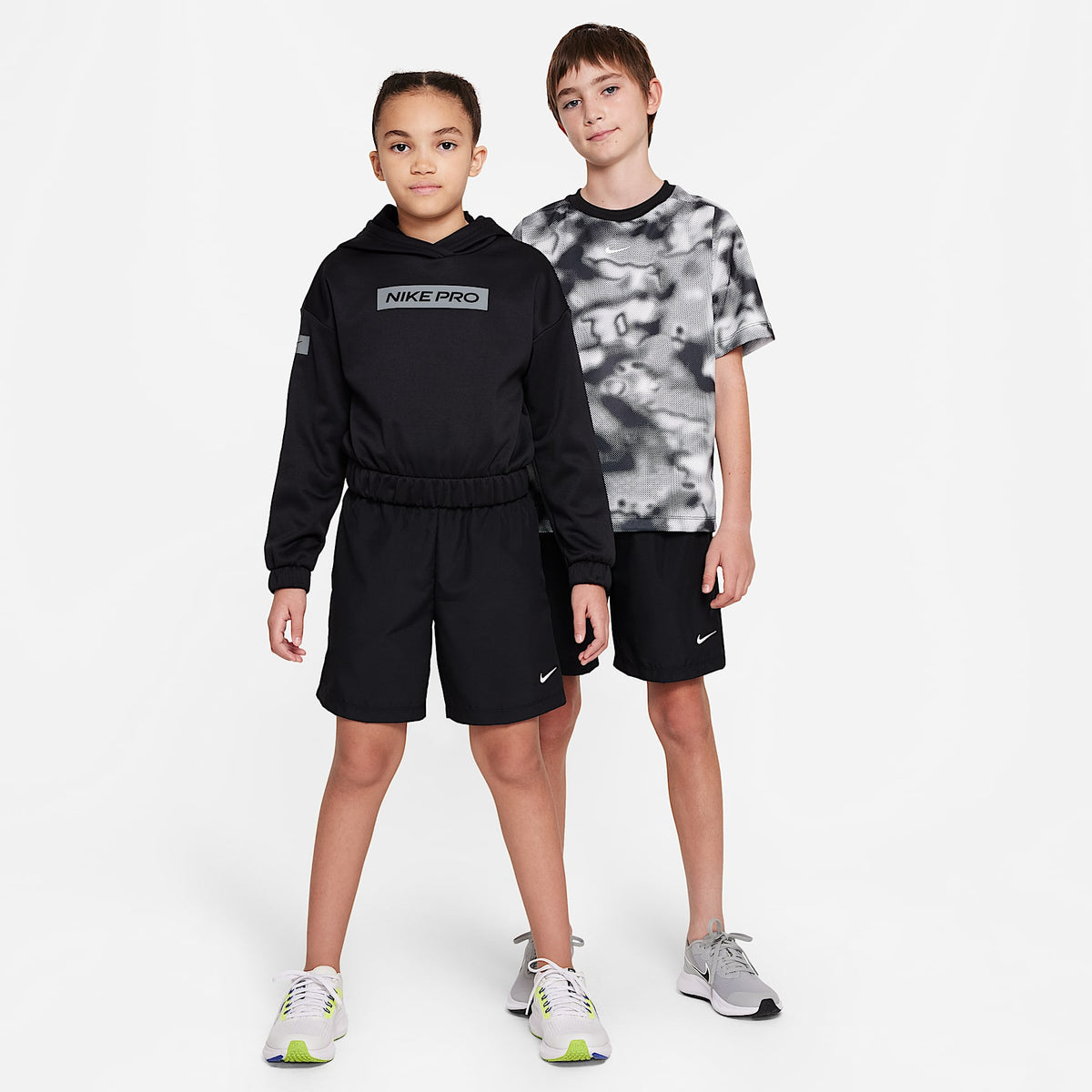 Shorts Dri-FIT de tejido Woven para niño talla grande Nike Multi – Negro/Blanco – vista 8