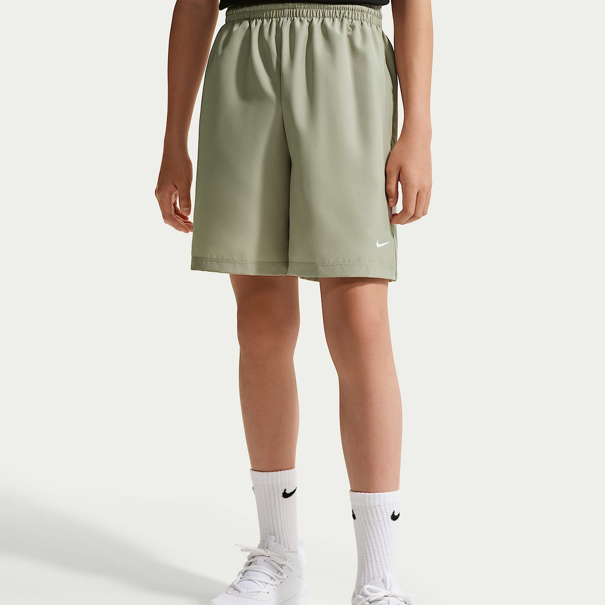 Shorts Dri-FIT de tejido Woven para niño talla grande Nike Multi – Niebla pícea/Blanco – vista 2