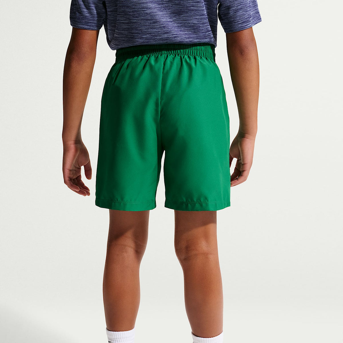 Shorts Dri-FIT de tejido Woven para niño talla grande Nike Multi – Malaquita/Blanco – vista 3