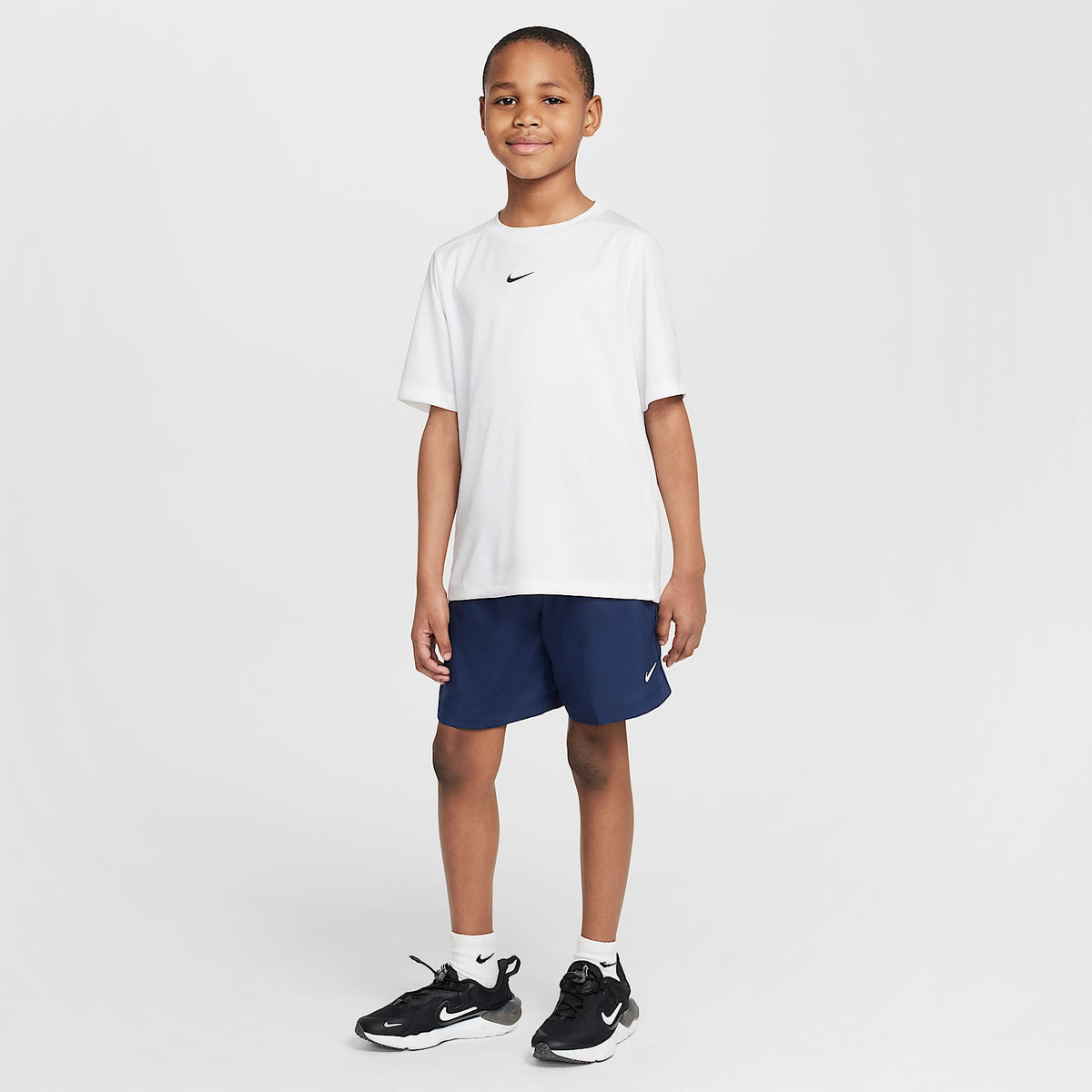 Shorts Dri-FIT de tejido Woven para niño talla grande Nike Multi – Azul marino medianoche/Blanco – vista 7