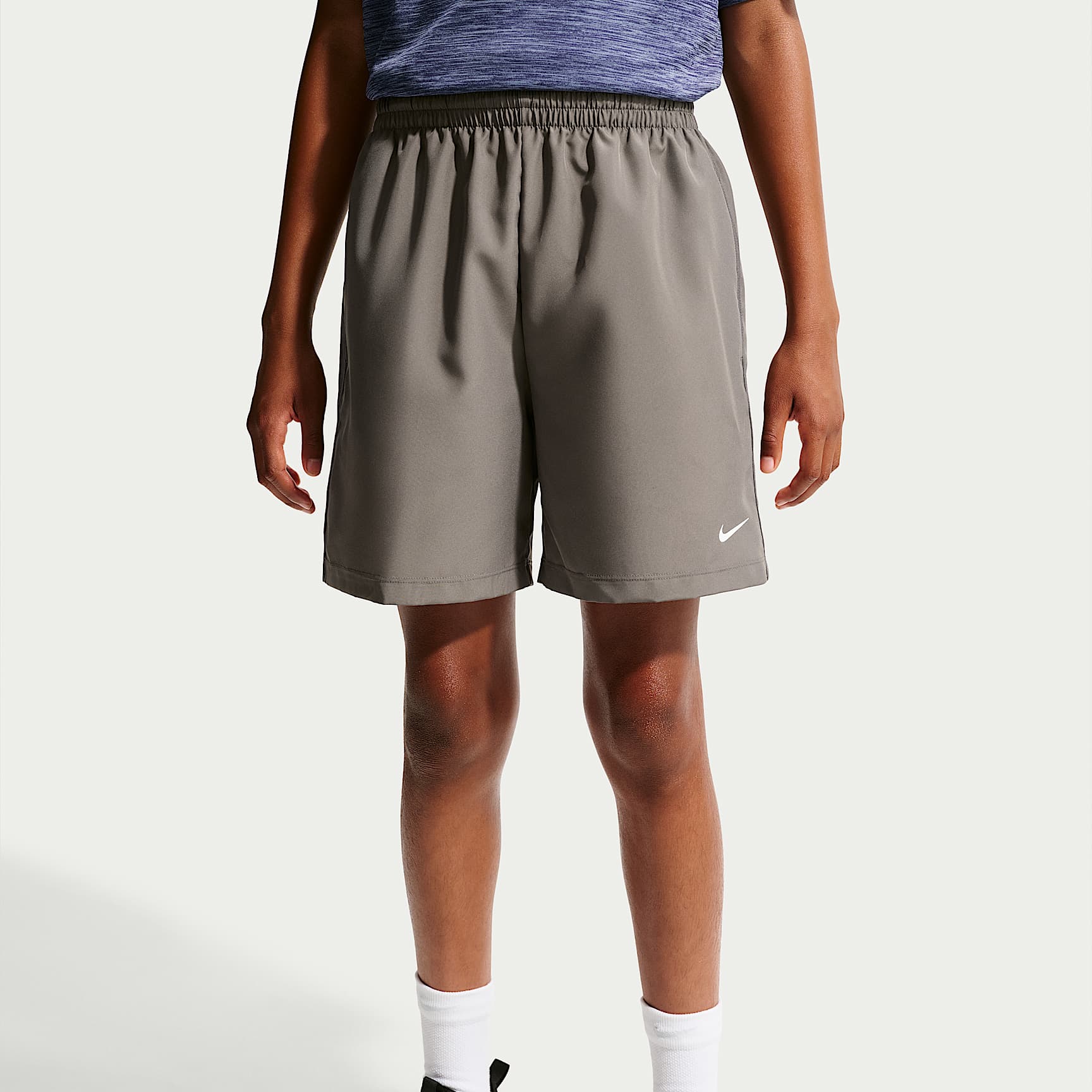 Shorts Dri-FIT de tejido Woven para niño talla grande Nike Multi – Cueva/Blanco – vista 2