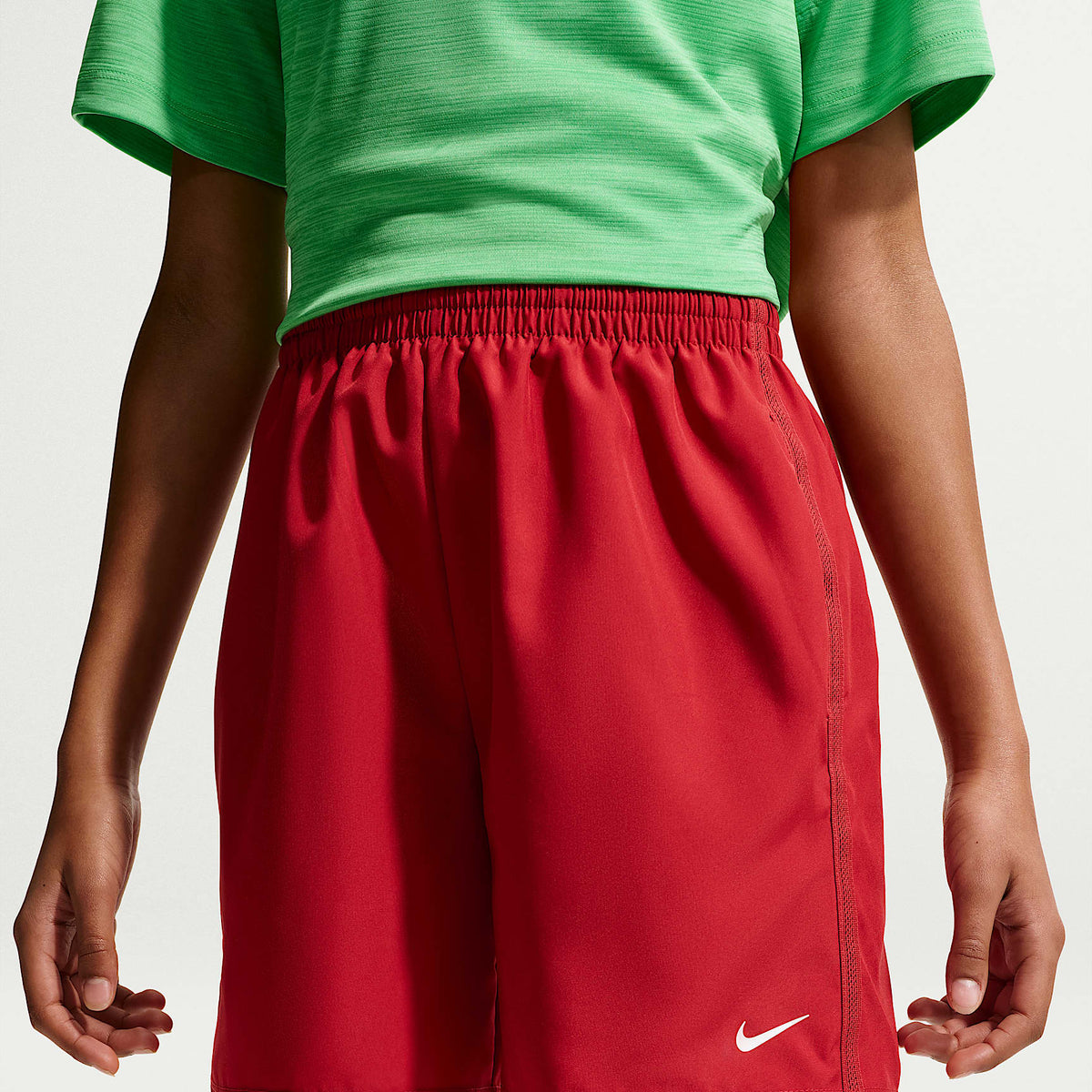 Shorts Dri-FIT de tejido Woven para niño talla grande Nike Multi – Rojo duro/Blanco – vista 3