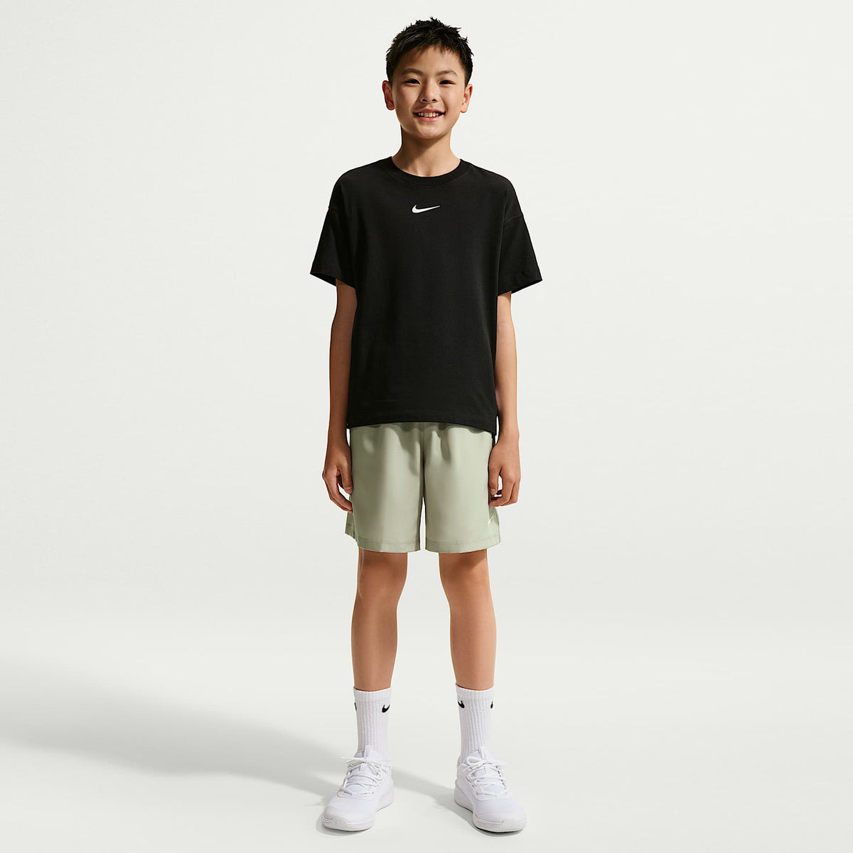 Shorts Dri-FIT de tejido Woven para niño talla grande Nike Multi – Niebla pícea/Blanco – vista 1