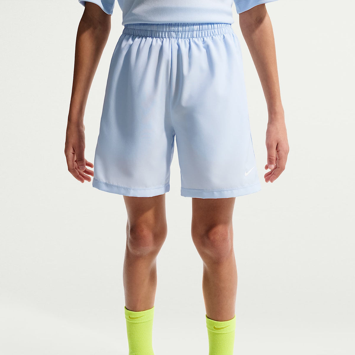Shorts Dri-FIT de tejido Woven para niño talla grande Nike Multi – Azul hidrógeno/Blanco – vista 2