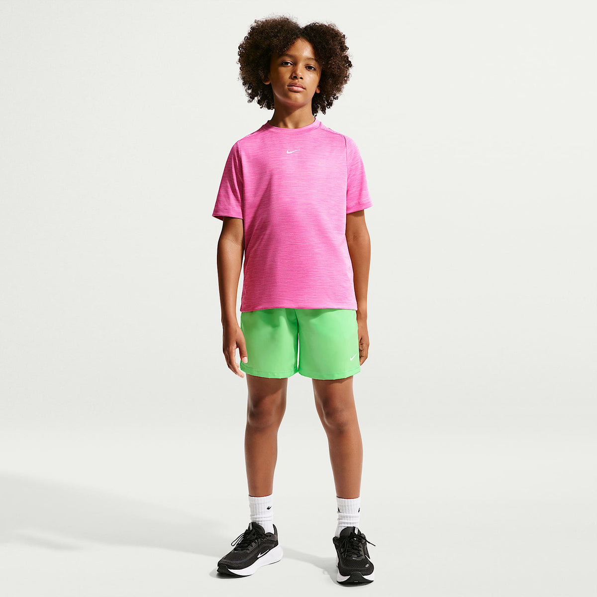 Shorts Dri-FIT de tejido Woven para niño talla grande Nike Multi – Verde ilusión/Blanco – vista 1