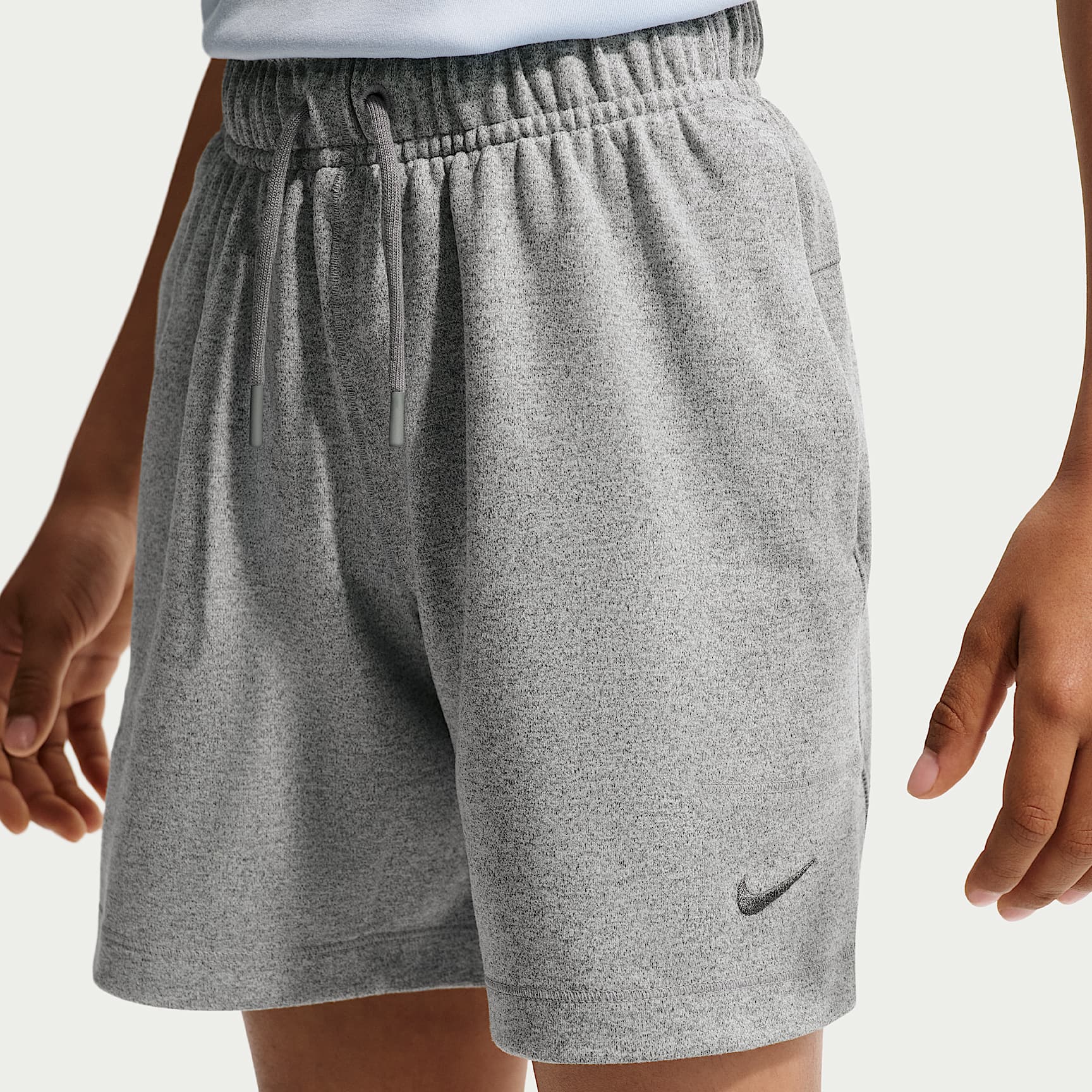 Shorts Dri-FIT de 18 cm para niño talla grande Nike Primary Nano – Gris humo/Gris humo claro/Jaspeado/Gris humo – vista 2