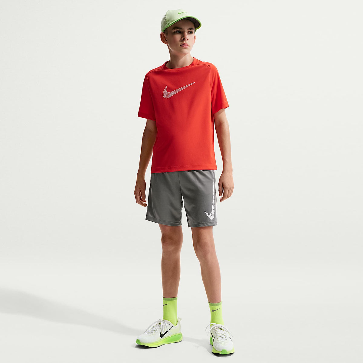 Shorts Dri-FIT para niño talla grande Nike Trophy23 – Gris humo/Gris humo/Blanco – vista 1