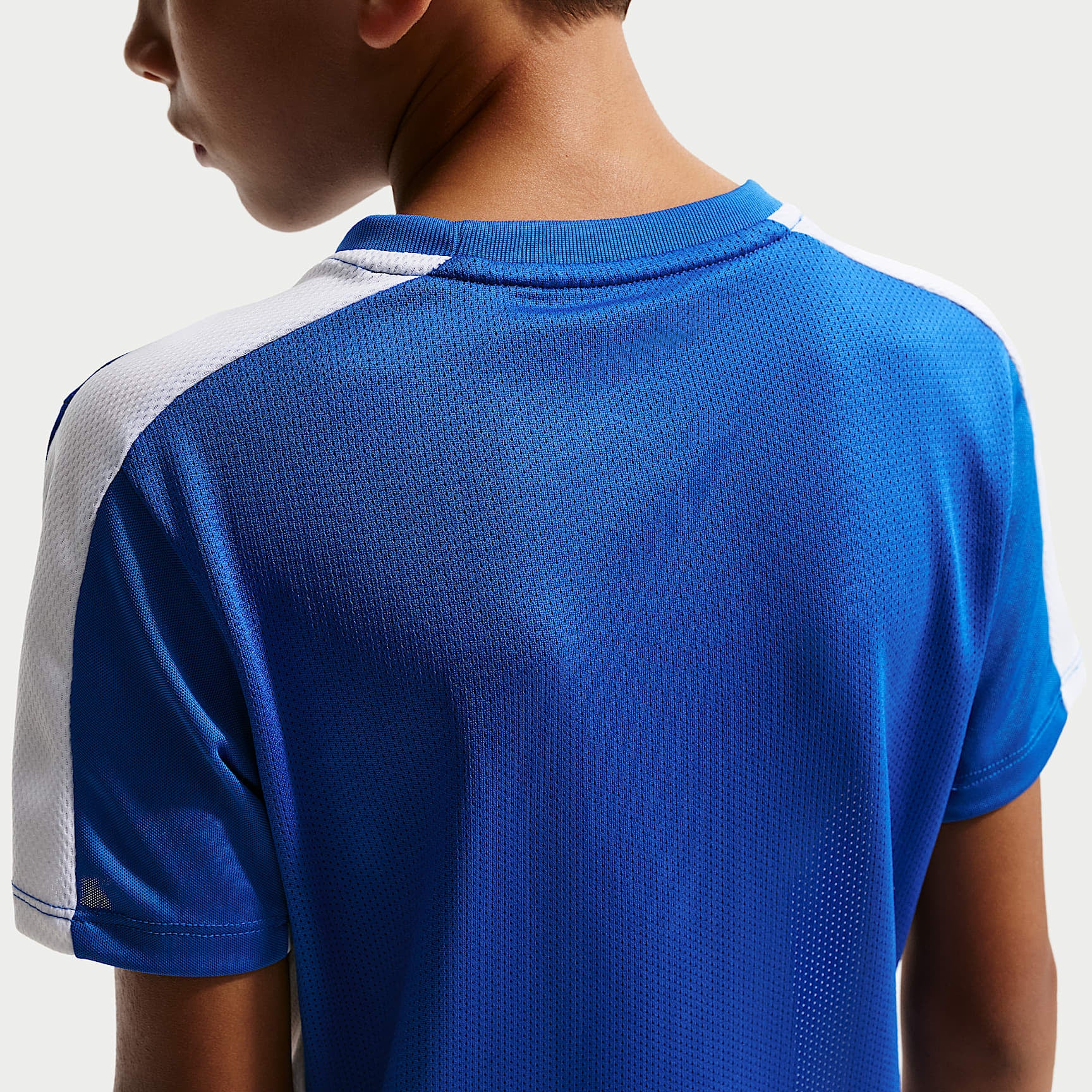 Playera de entrenamiento de manga corta Dri-FIT para niño talla grande Nike Trophy23 – Royal juego/Blanco/Blanco – vista 2