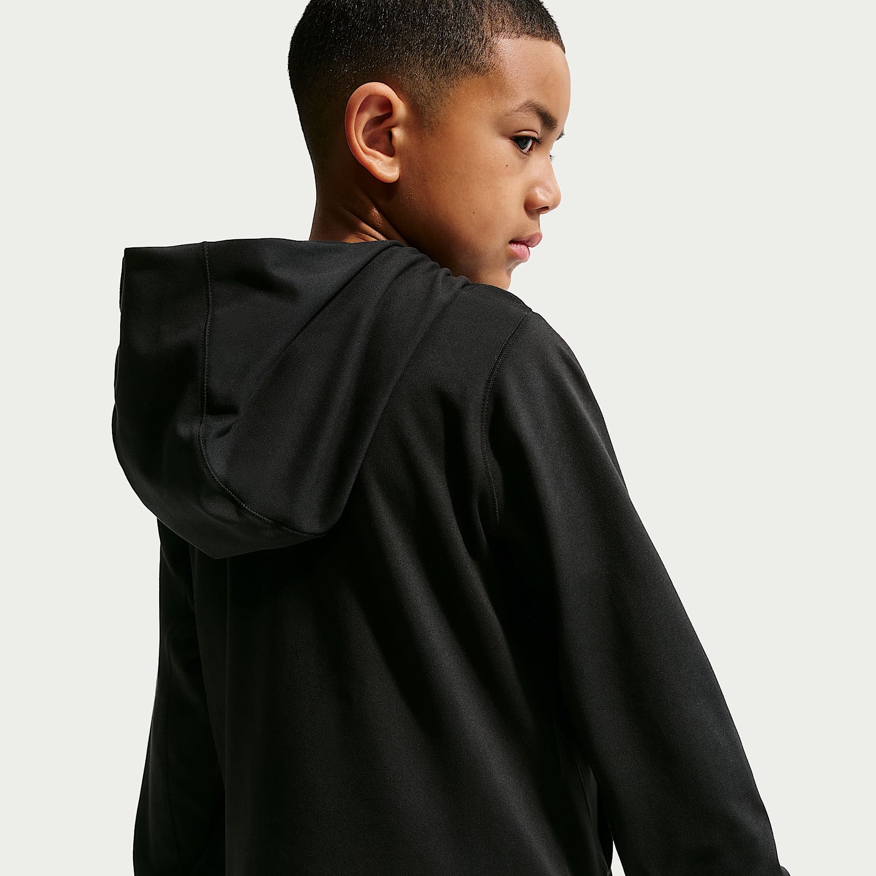 Sudadera con gorro sin cierre Dri-FIT con protección contra los rayos UV para niño talla grande Nike Primary Nanoknit – Negro/Negro – vista 2