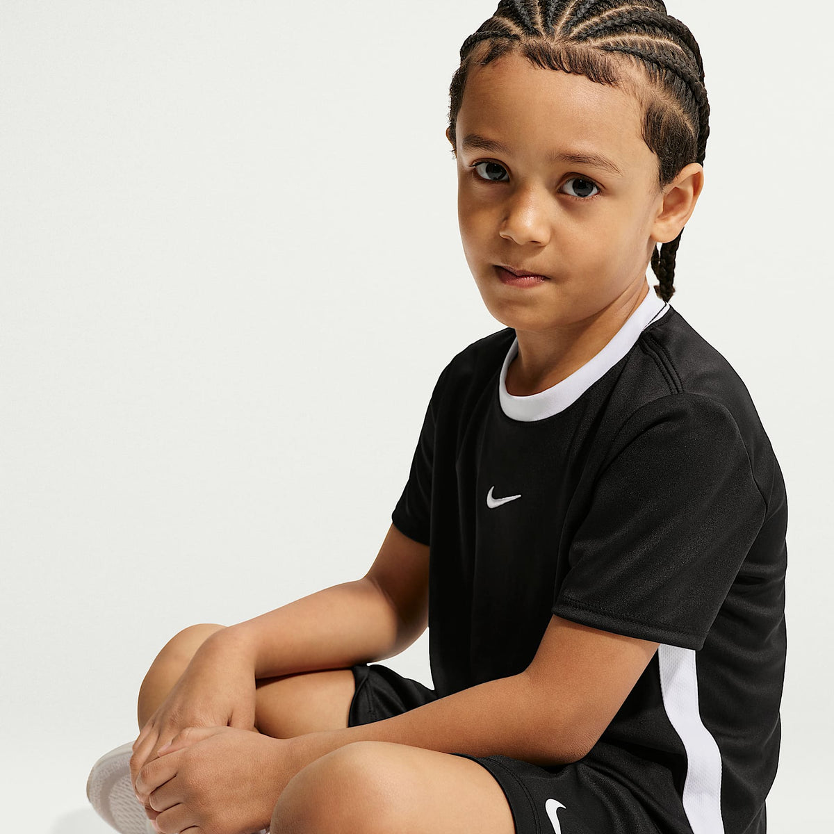 Conjunto de dos piezas con shorts deportivos Dri-FIT para niños talla pequeña Nike – Negro – vista 6