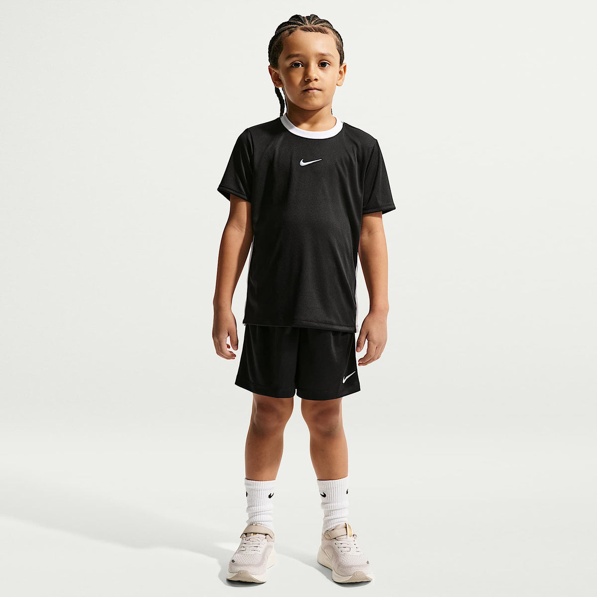 Conjunto de dos piezas con shorts deportivos Dri-FIT para niños talla pequeña Nike – Negro – vista 1