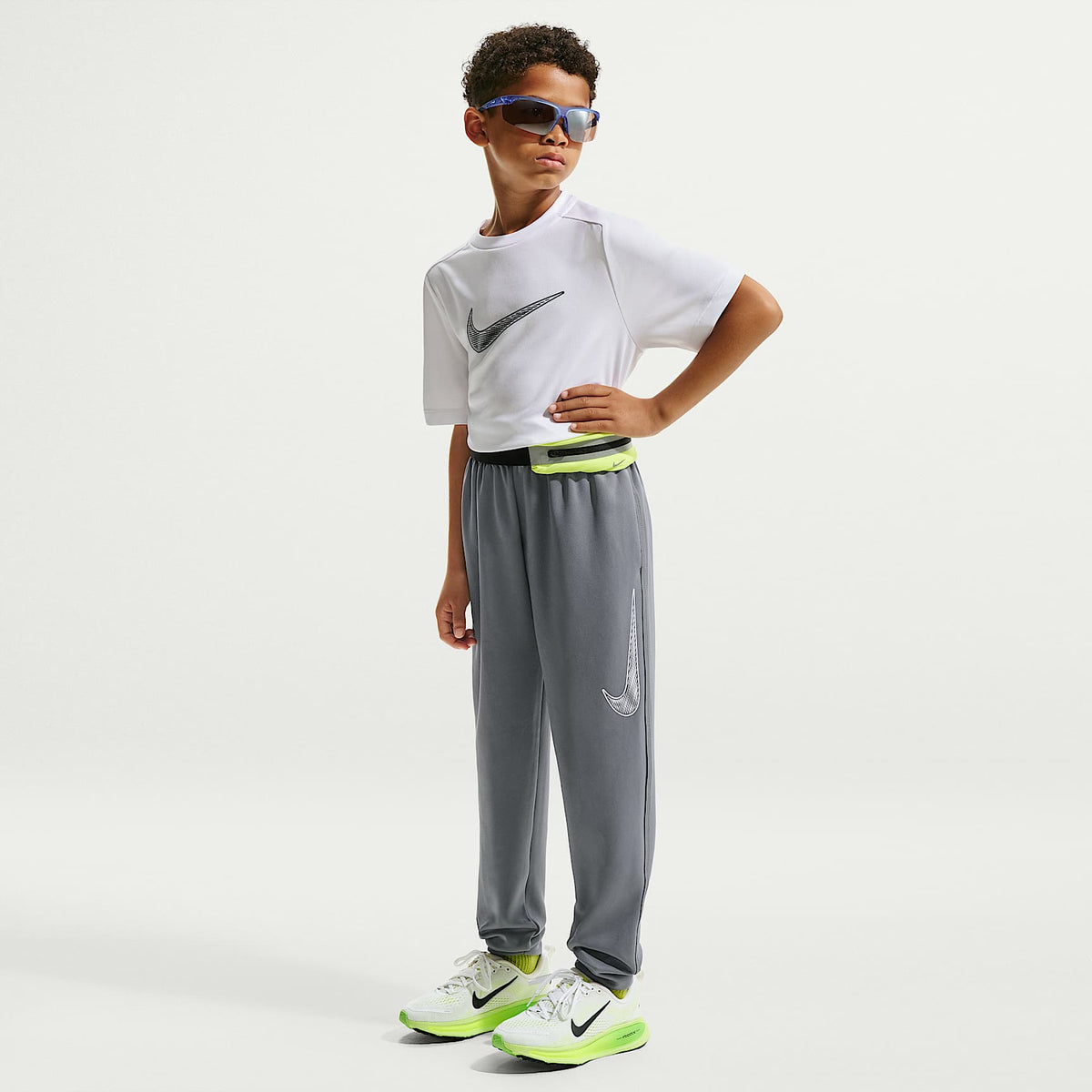 Pants de entrenamiento de tejido Knit para niño talla grande Nike Multi – Gris humo/Blanco – vista 1